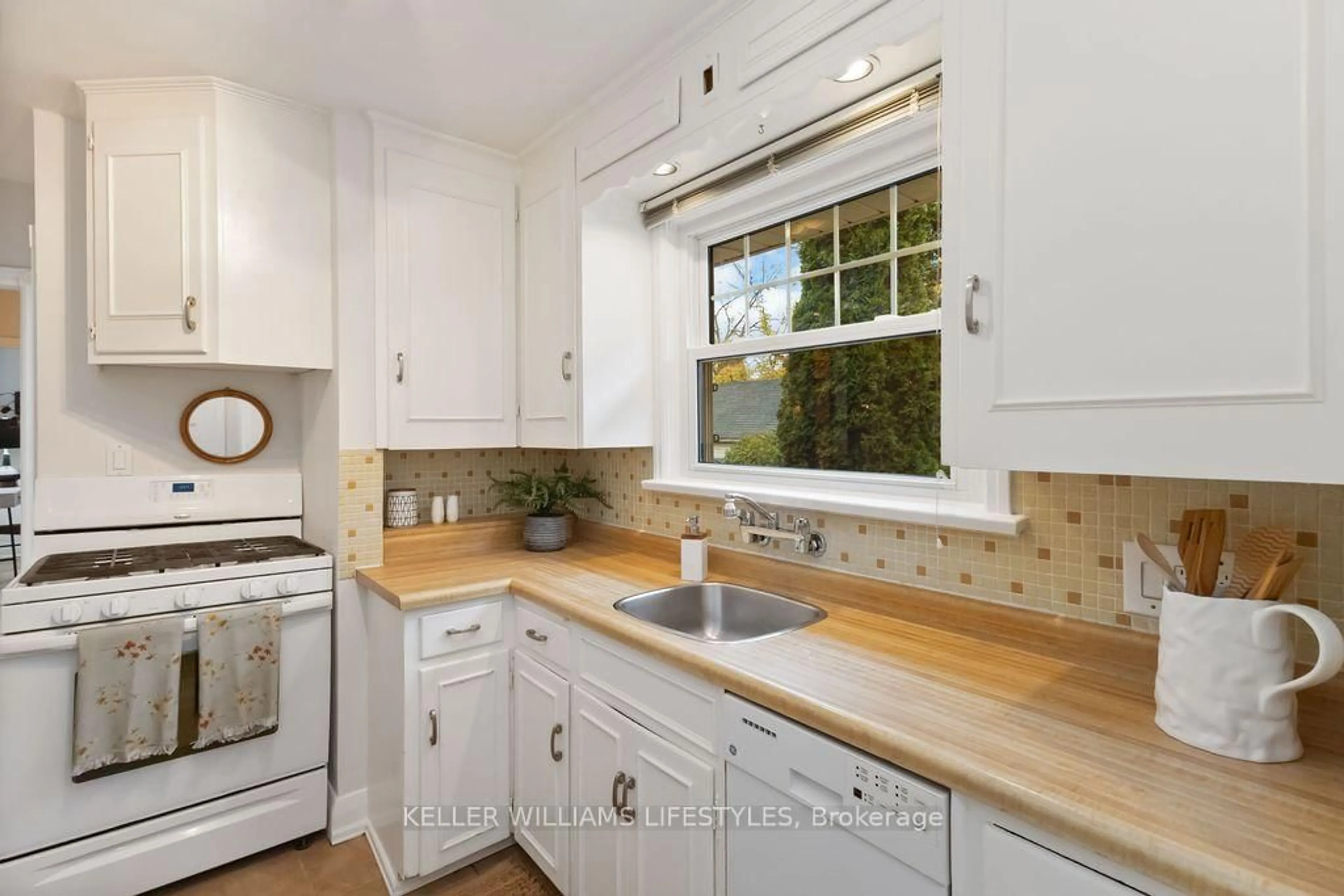 Standard kitchen, ceramic/tile floor for 344 Emery St E St, London South Ontario N6C 2E5