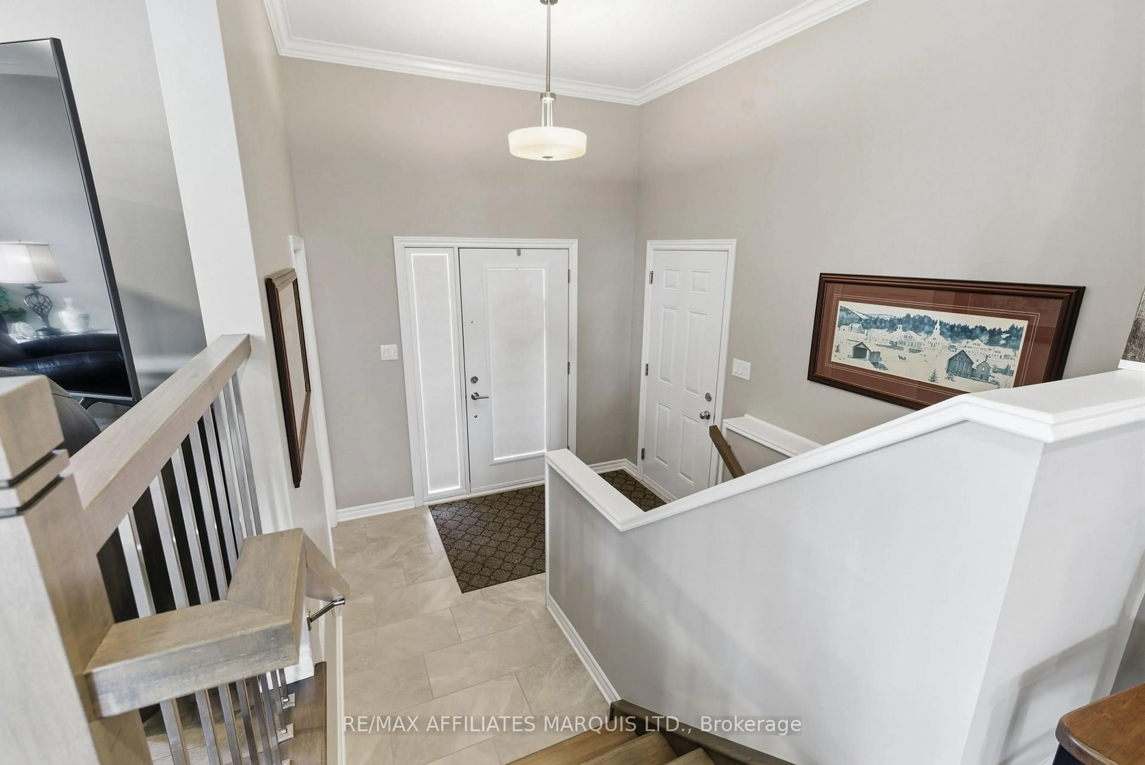 Indoor entryway for 111 Leonia St, Cornwall Ontario K6H 5L8