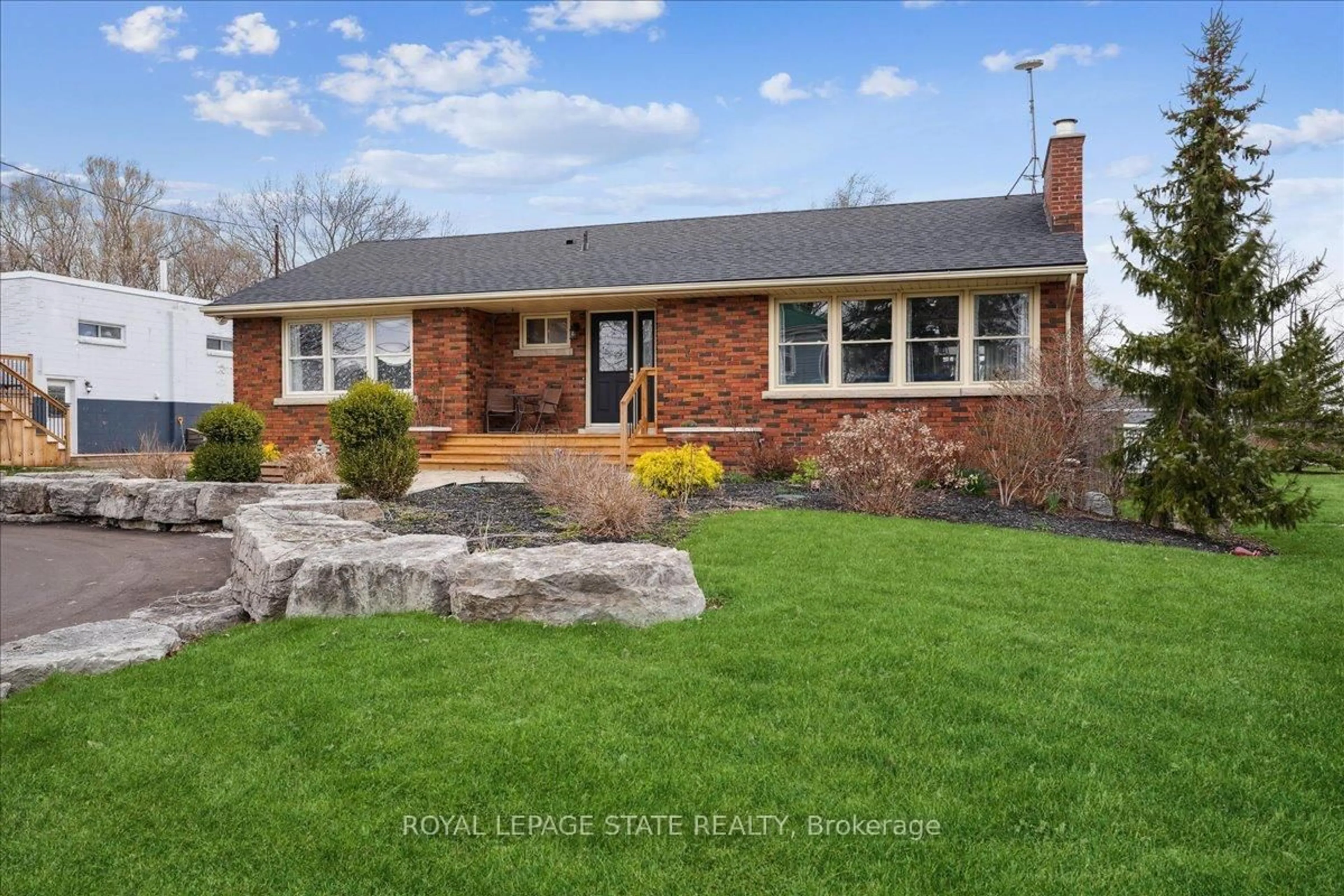 Home with brick exterior material, street for 5117 Canborough Rd, West Lincoln Ontario L0R 2J0