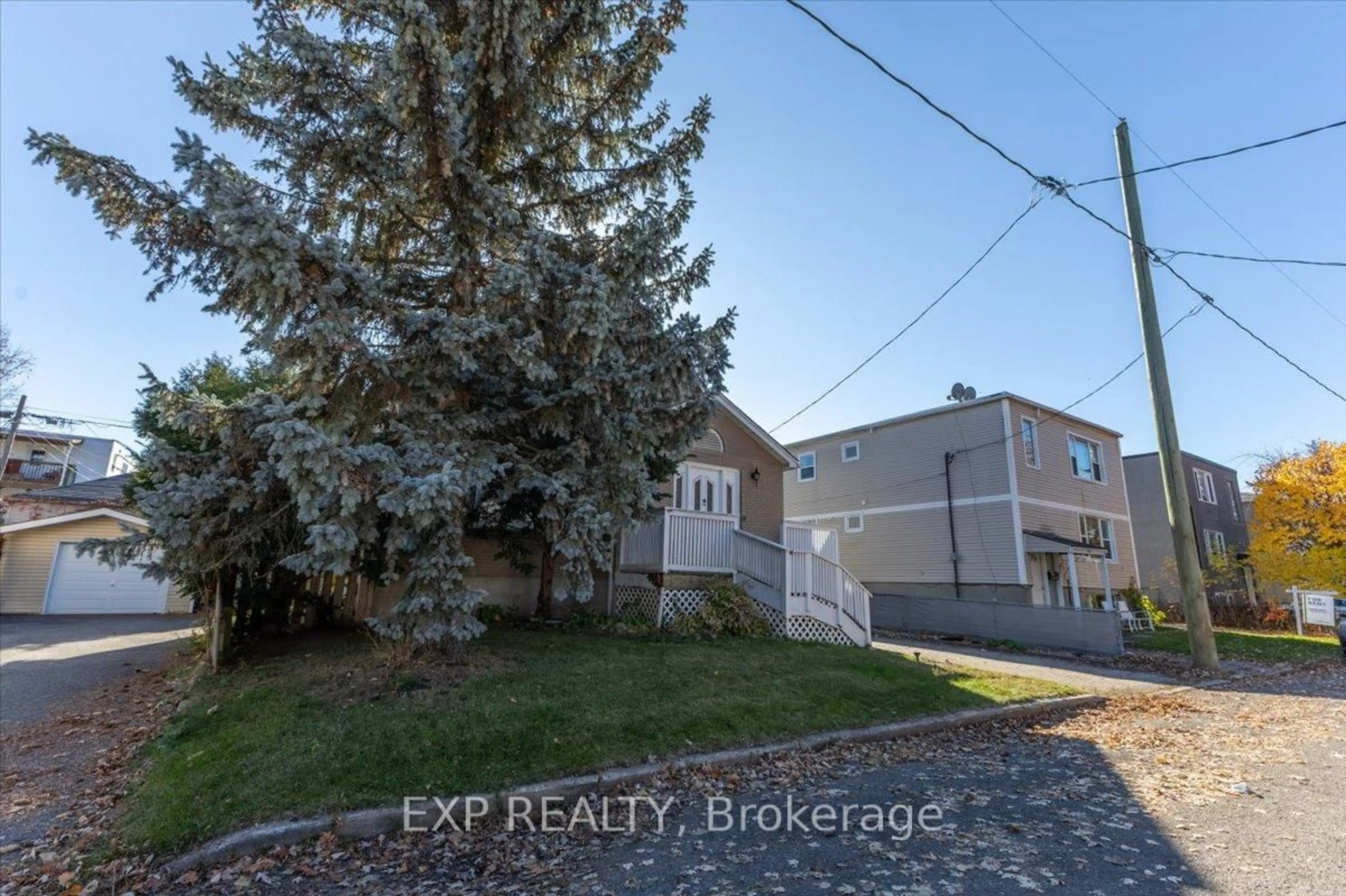 A pic from outside/outdoor area/front of a property/back of a property/a pic from drone, street for 320 Joffre-Belanger Way, Ottawa Ontario K1L 5K4
