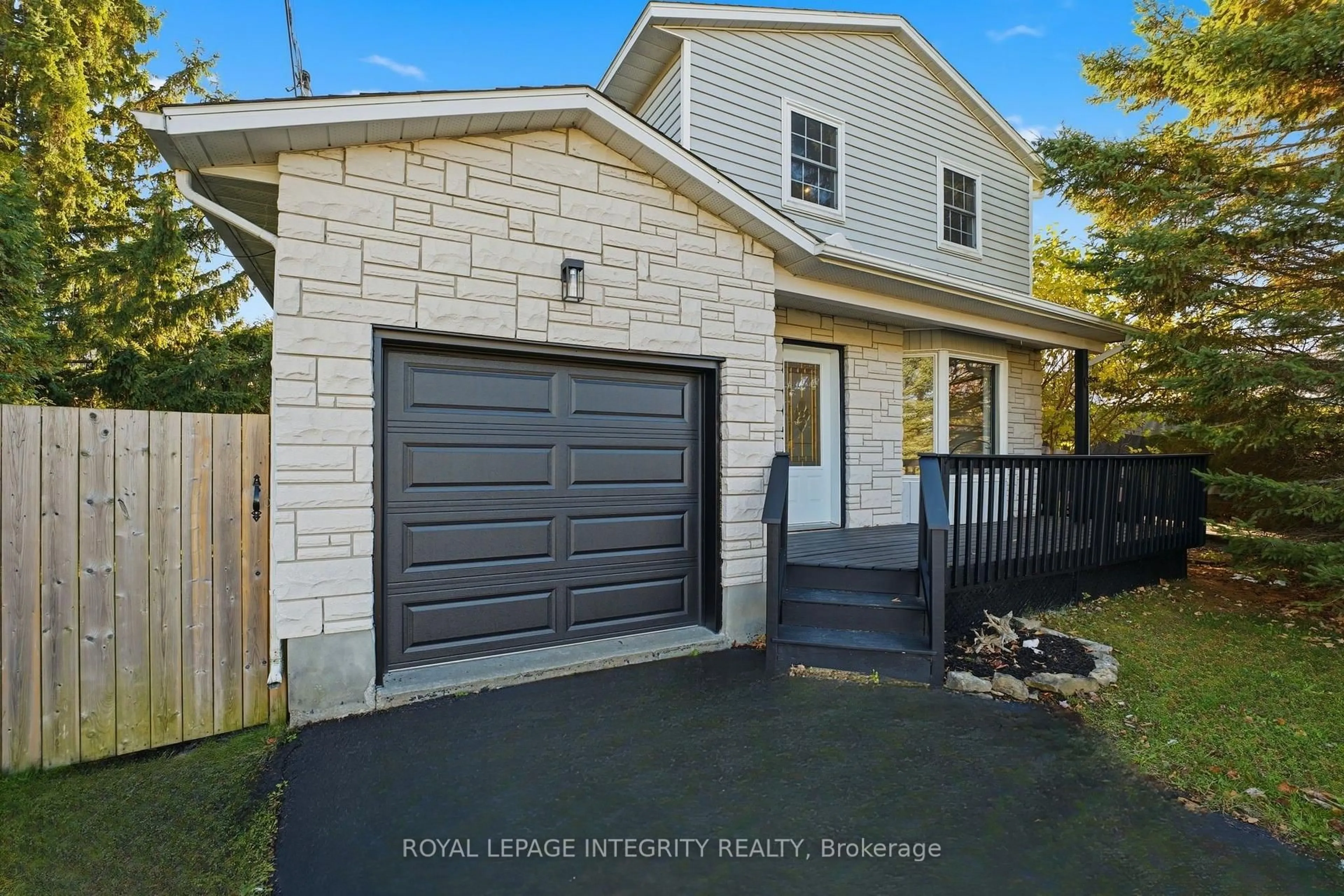 Unknown for 18 Terry Fox Ave, Ottawa Ontario K7C 4G1