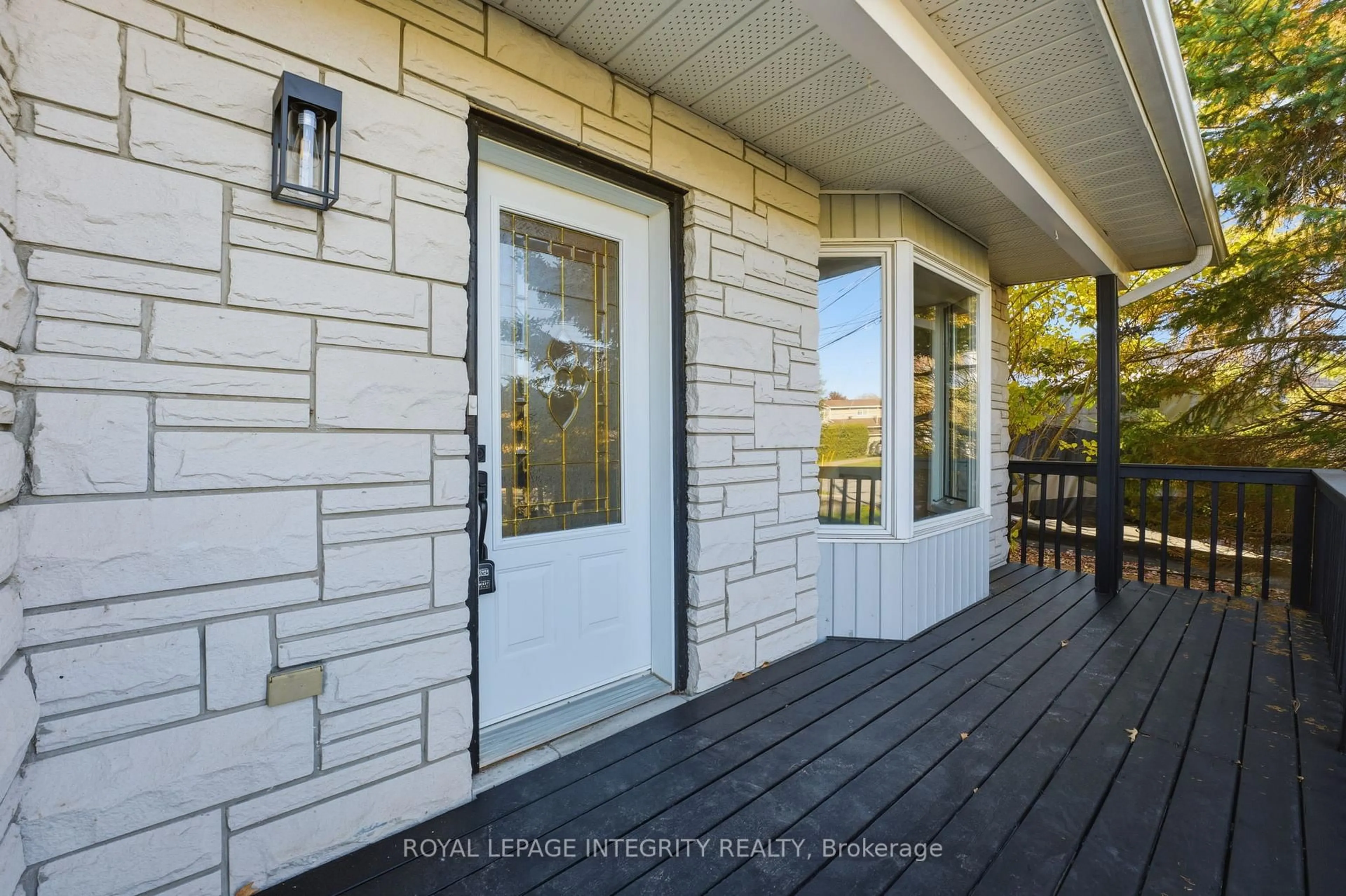 Unknown for 18 Terry Fox Ave, Ottawa Ontario K7C 4G1