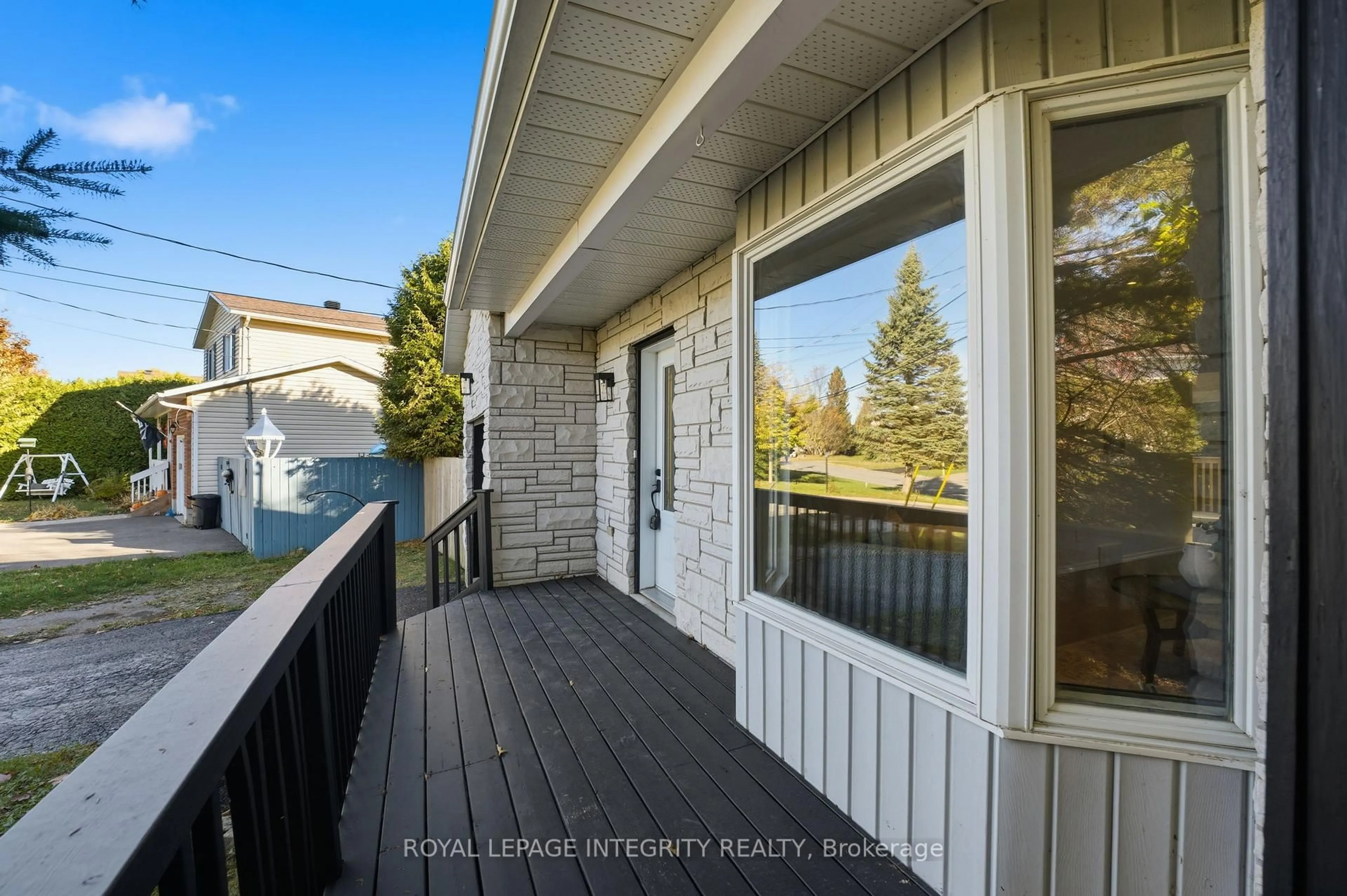 Unknown for 18 Terry Fox Ave, Ottawa Ontario K7C 4G1