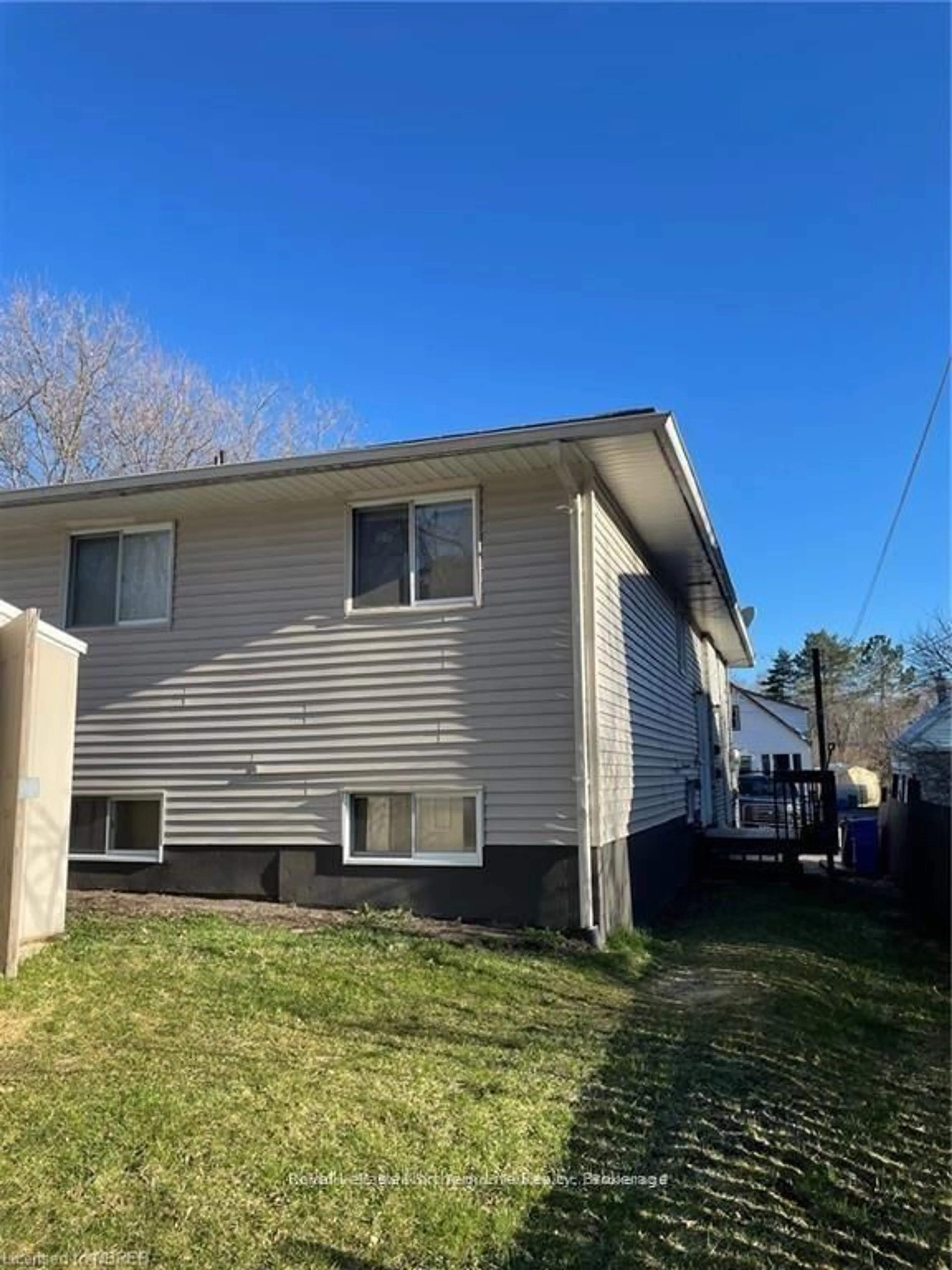 Home with vinyl exterior material, street for 431 Dudley Ave, North Bay Ontario P1B 7A6