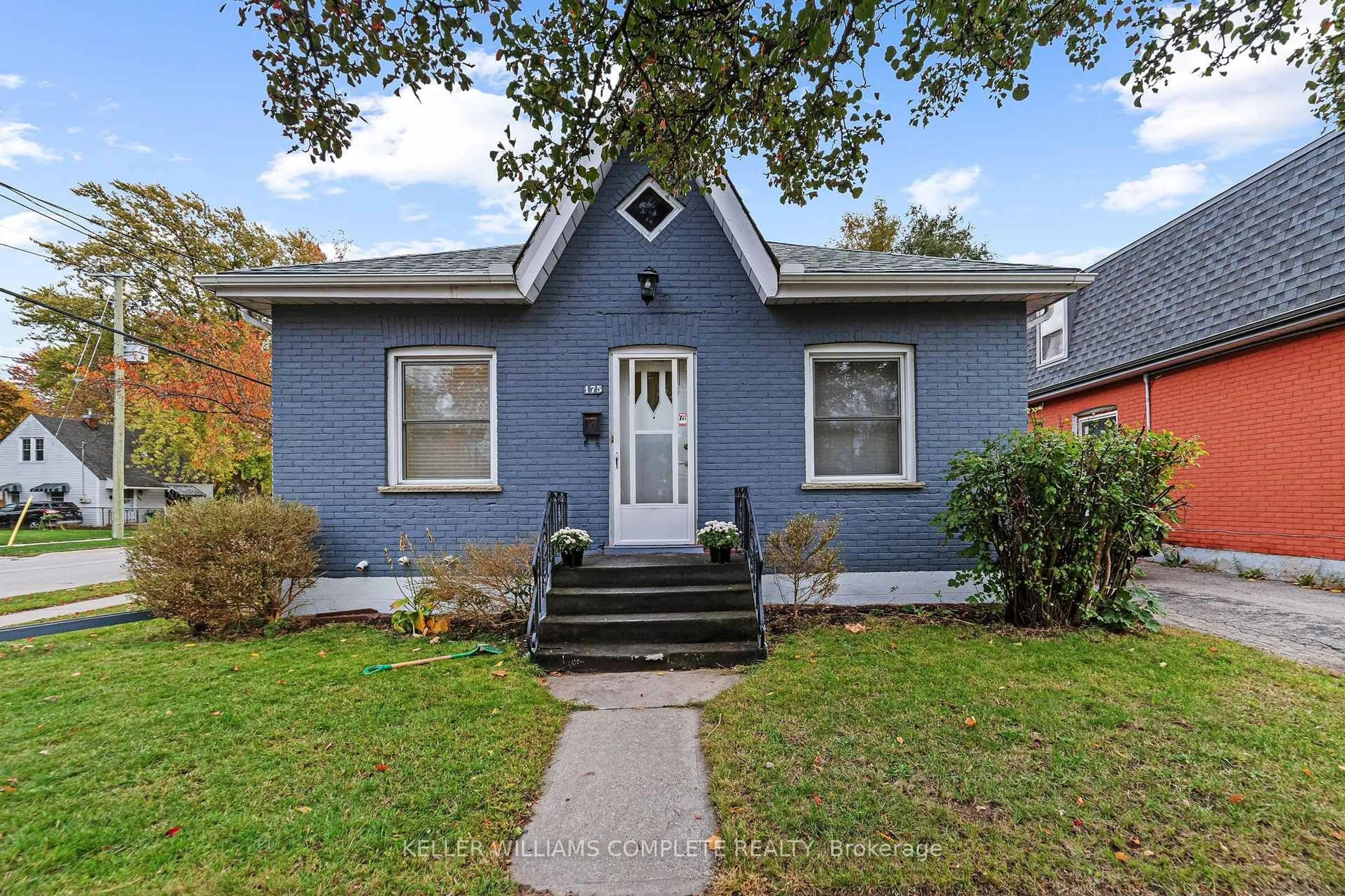 Home with vinyl exterior material, street for 175 Campbell St, Brantford Ontario N3S 5B4