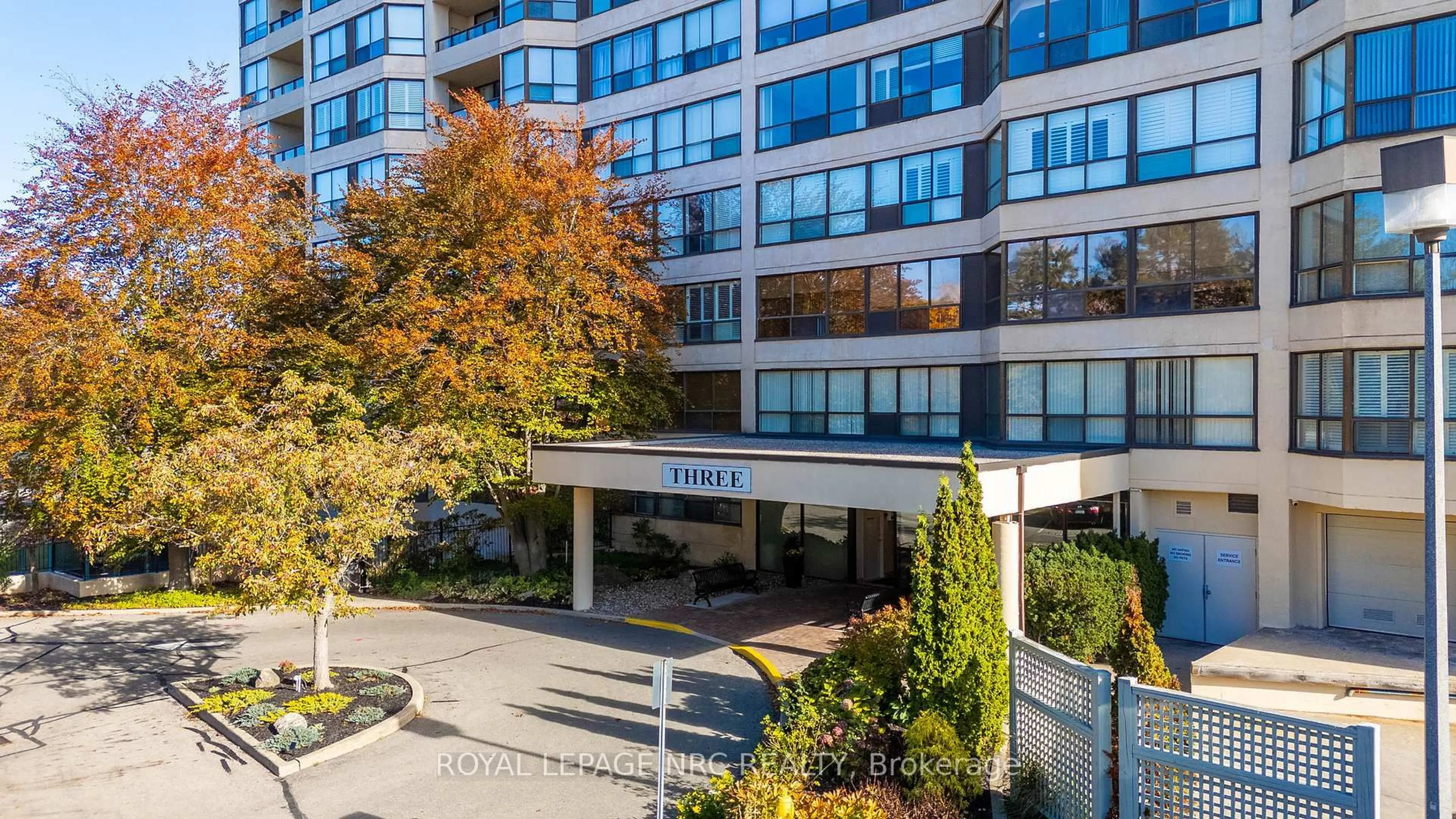 Indoor foyer for 3 Towering Hts Blvd #102, St. Catharines Ontario L2T 4A4