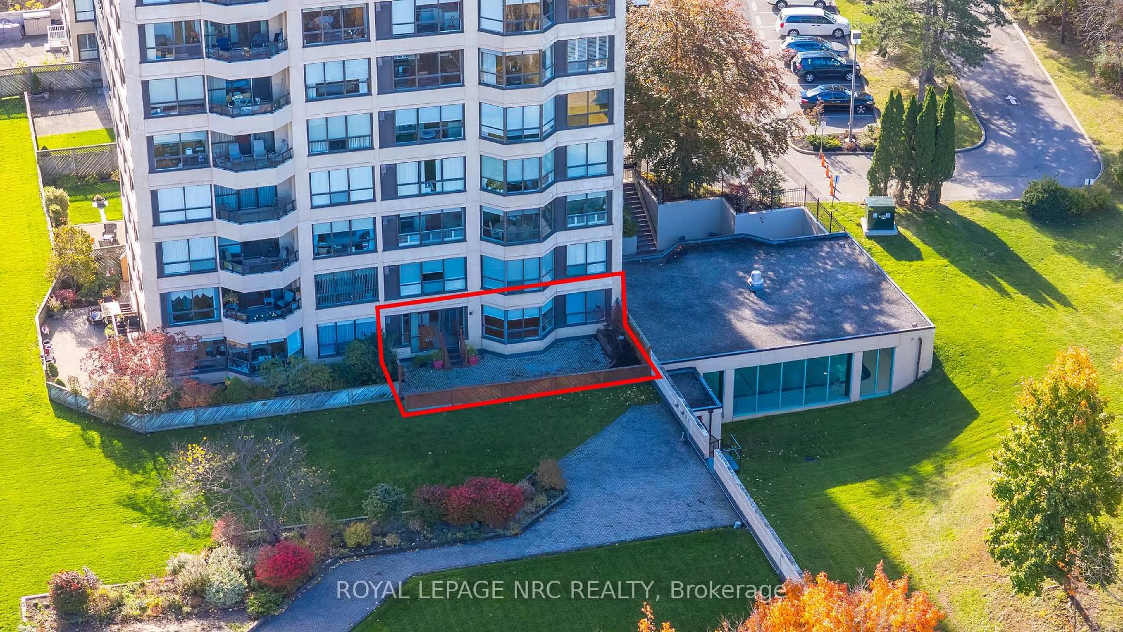 A pic from outside/outdoor area/front of a property/back of a property/a pic from drone, water/lake/river/ocean view for 3 Towering Hts Blvd #102, St. Catharines Ontario L2T 4A4