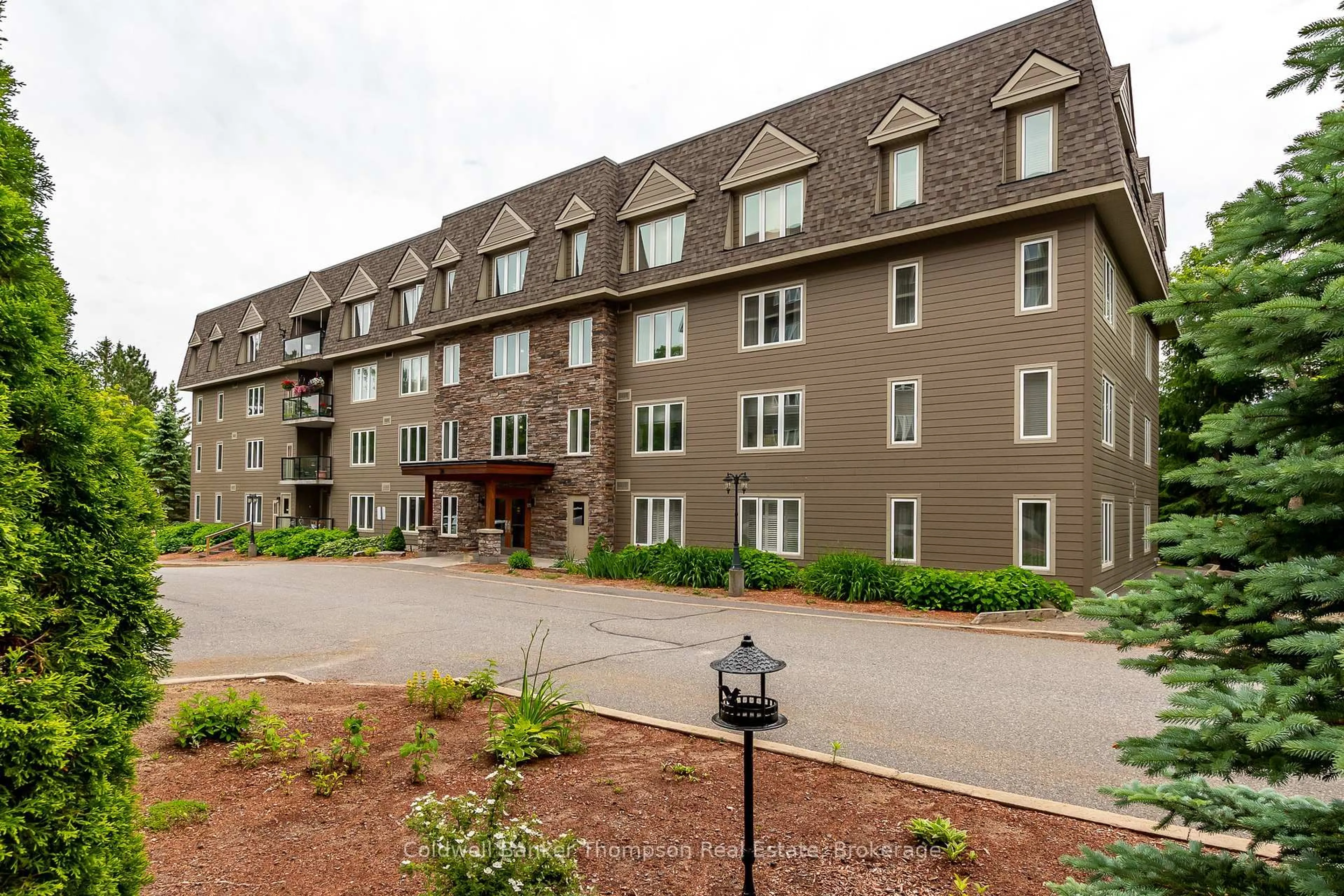 Patio, unknown for 24 Dairy Lane #101, Huntsville Ontario P1H 0A4