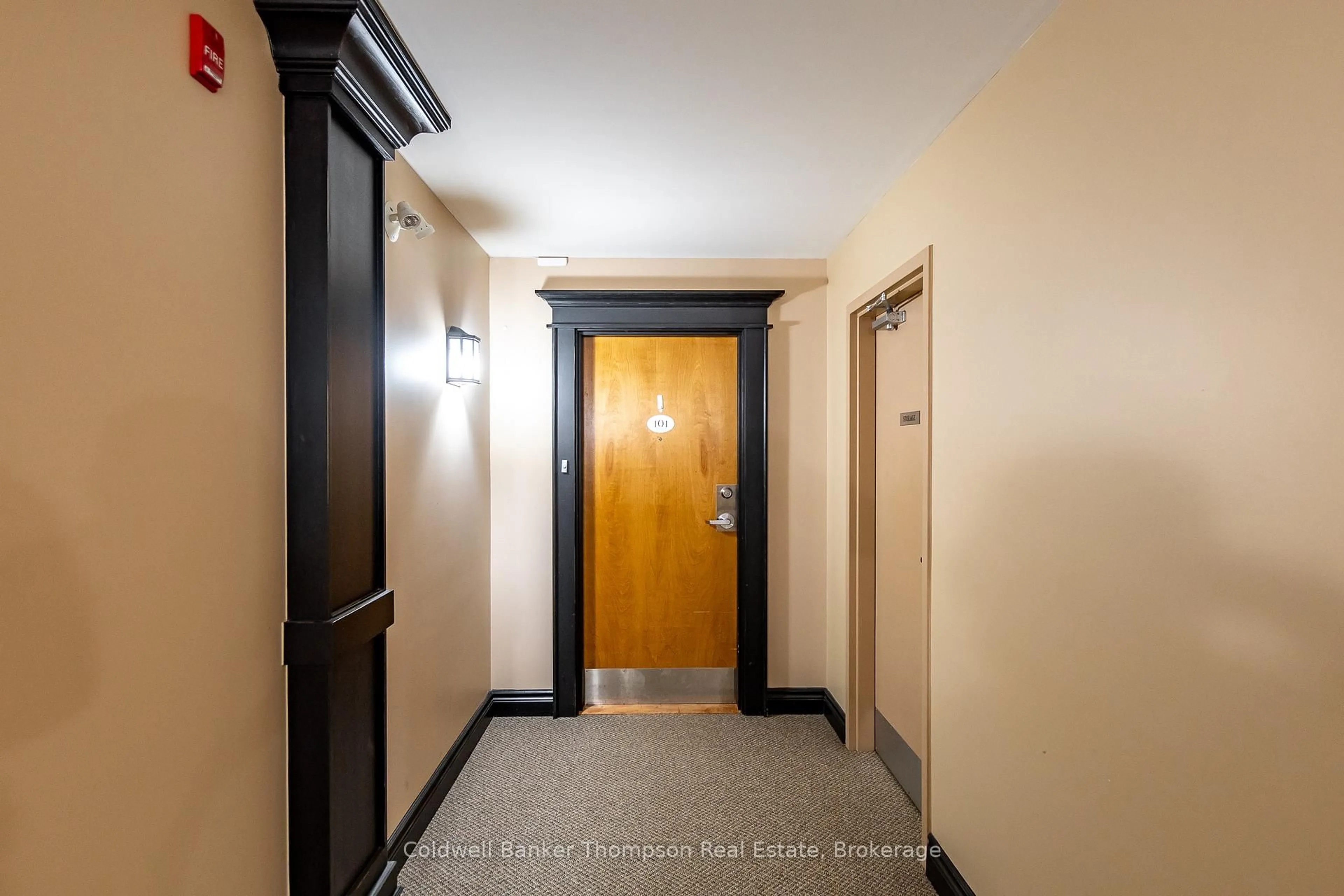 Indoor foyer for 24 Dairy Lane #101, Huntsville Ontario P1H 0A4