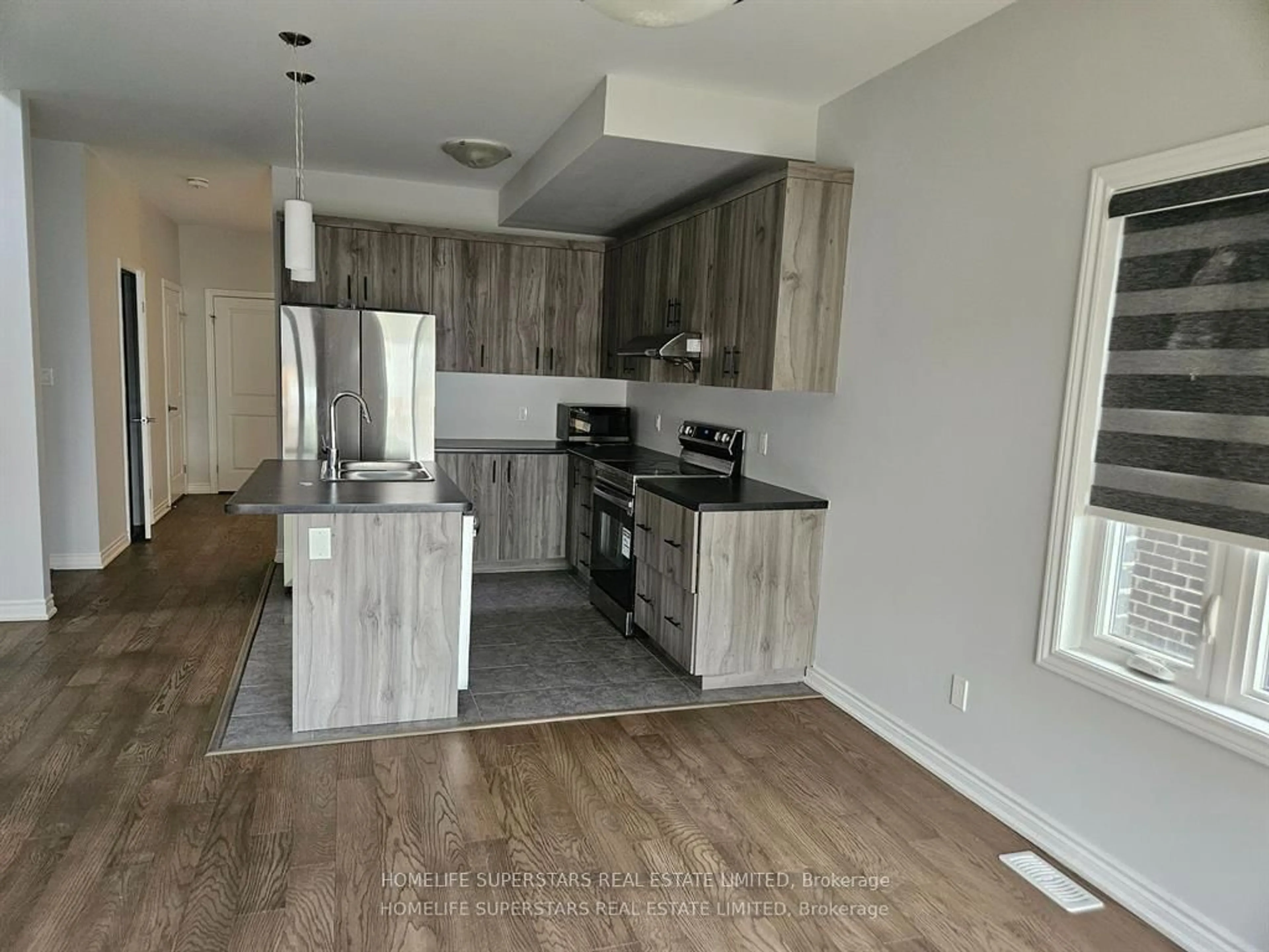 Open concept kitchen, wood/laminate floor for 68 Mclaughlin St, Welland Ontario L3B 0J8