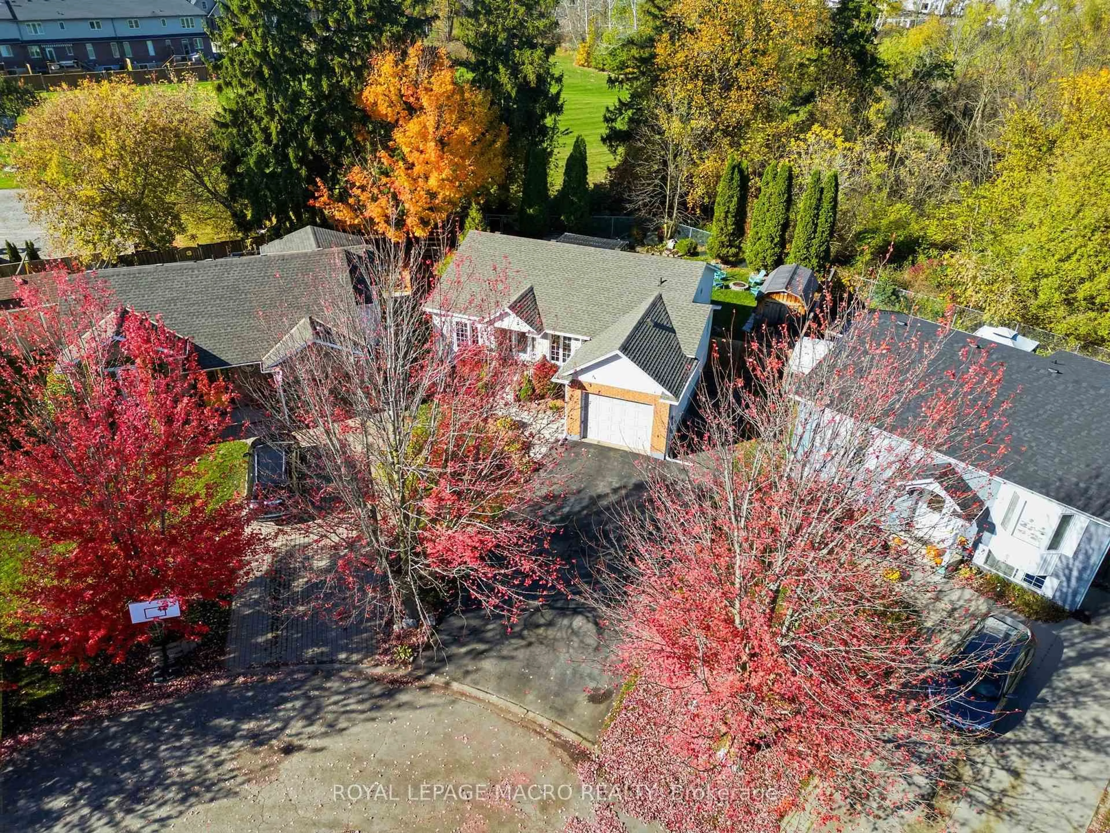 A pic from outside/outdoor area/front of a property/back of a property/a pic from drone, unknown for 15 Anderson Cres, West Lincoln Ontario L0R 2A0