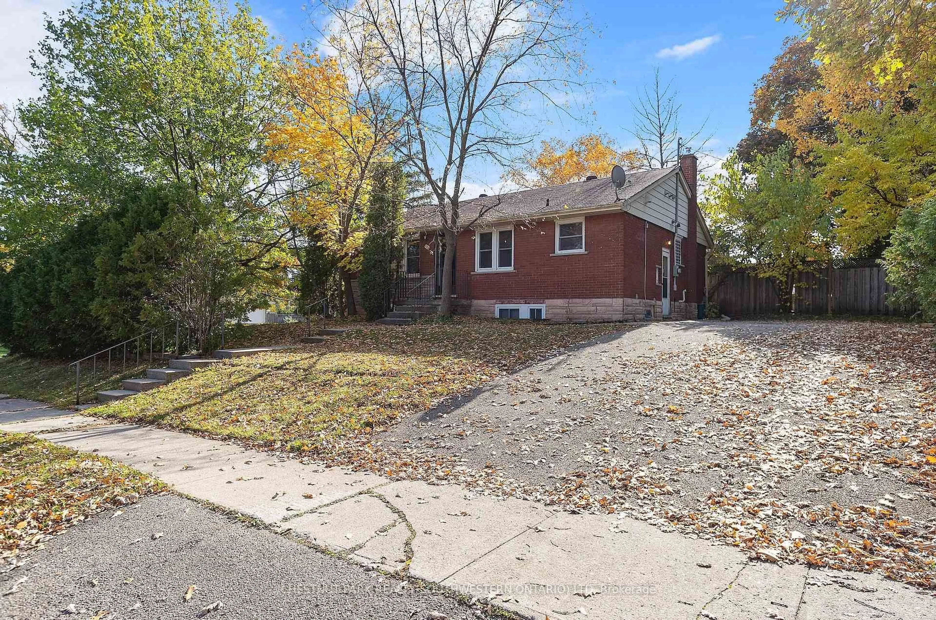 Home with brick exterior material, street for 154 Elgin Cres, Waterloo Ontario N2J 2S6