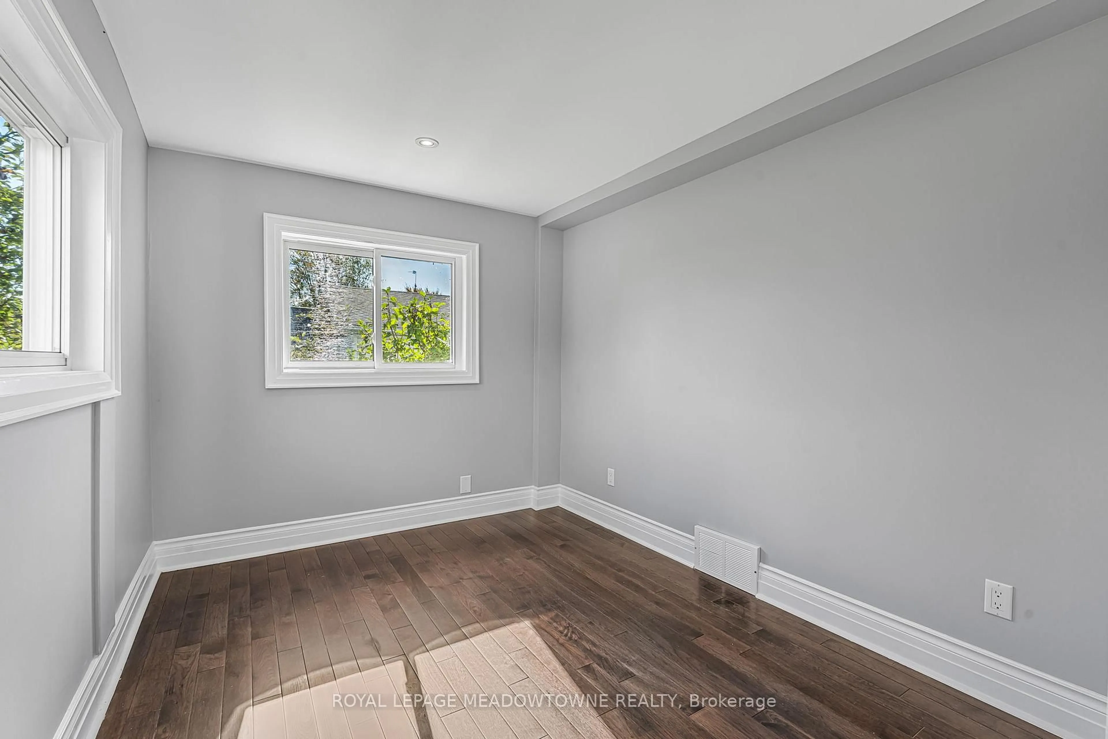 A pic of a room for 1583 Merrittville Highway, Thorold Ontario L3B 1N5