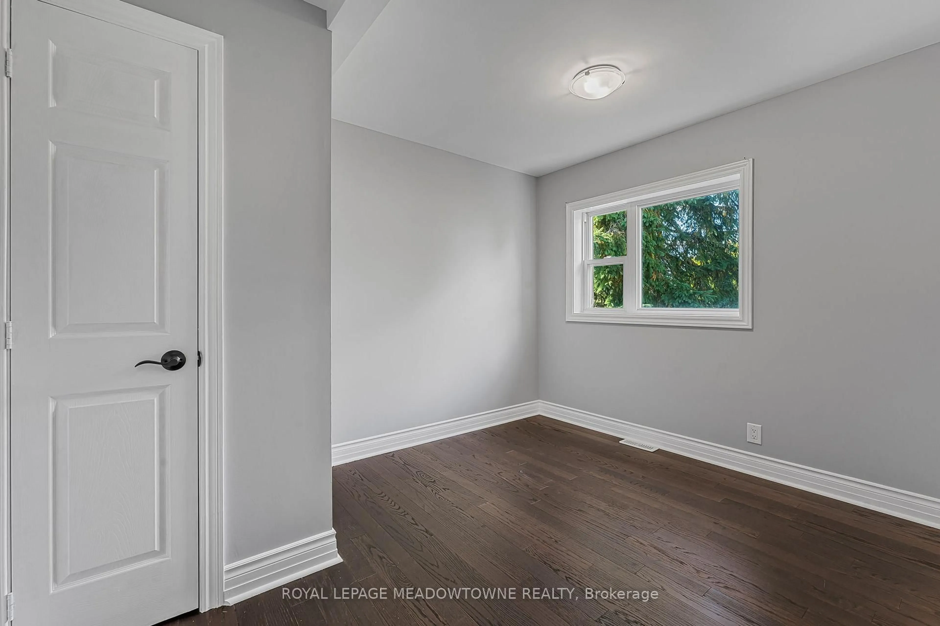 A pic of a room for 1583 Merrittville Highway, Thorold Ontario L3B 1N5