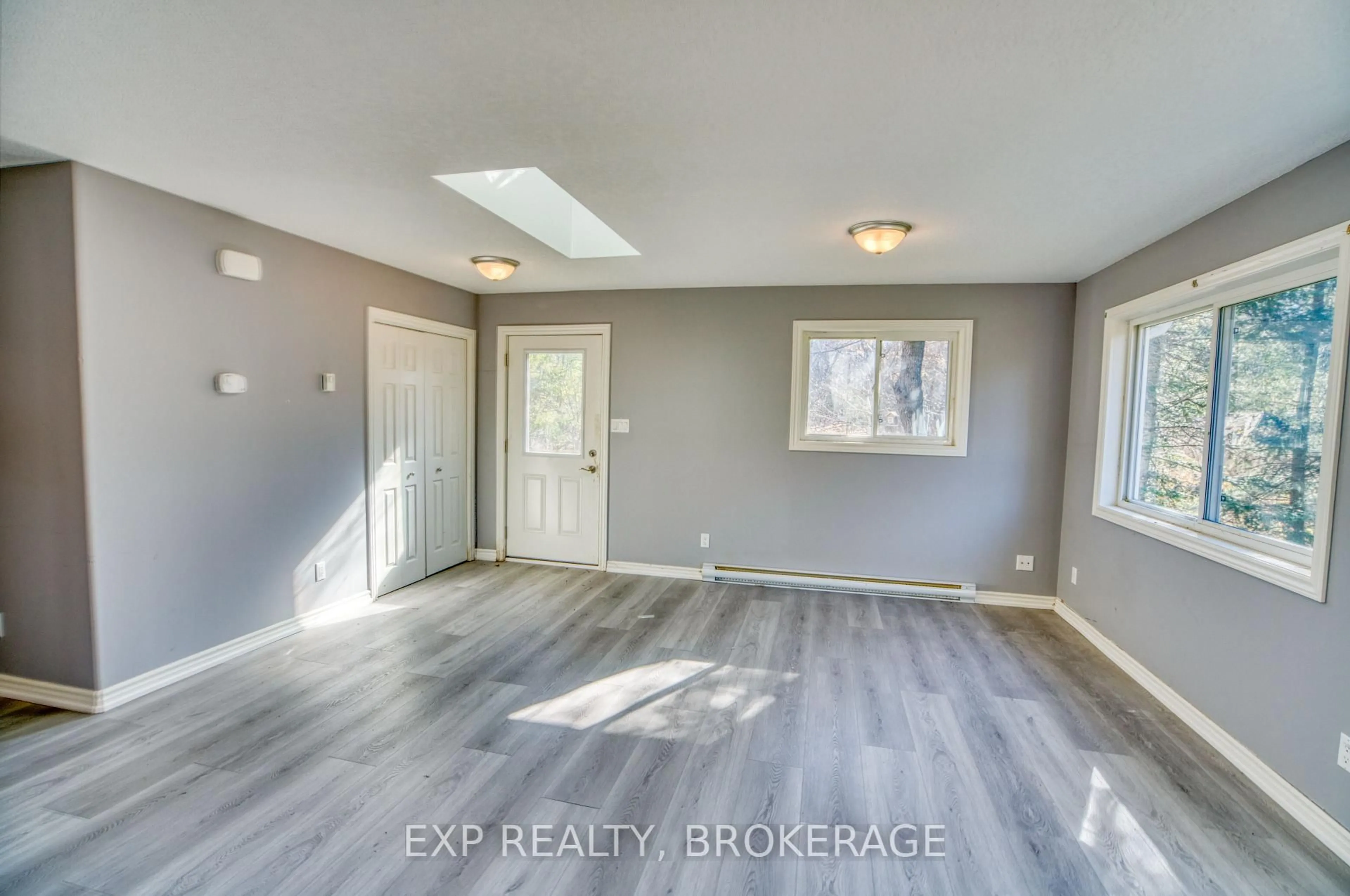 Indoor entryway for 1075 Railway St, Arden Ontario K0H 1B0