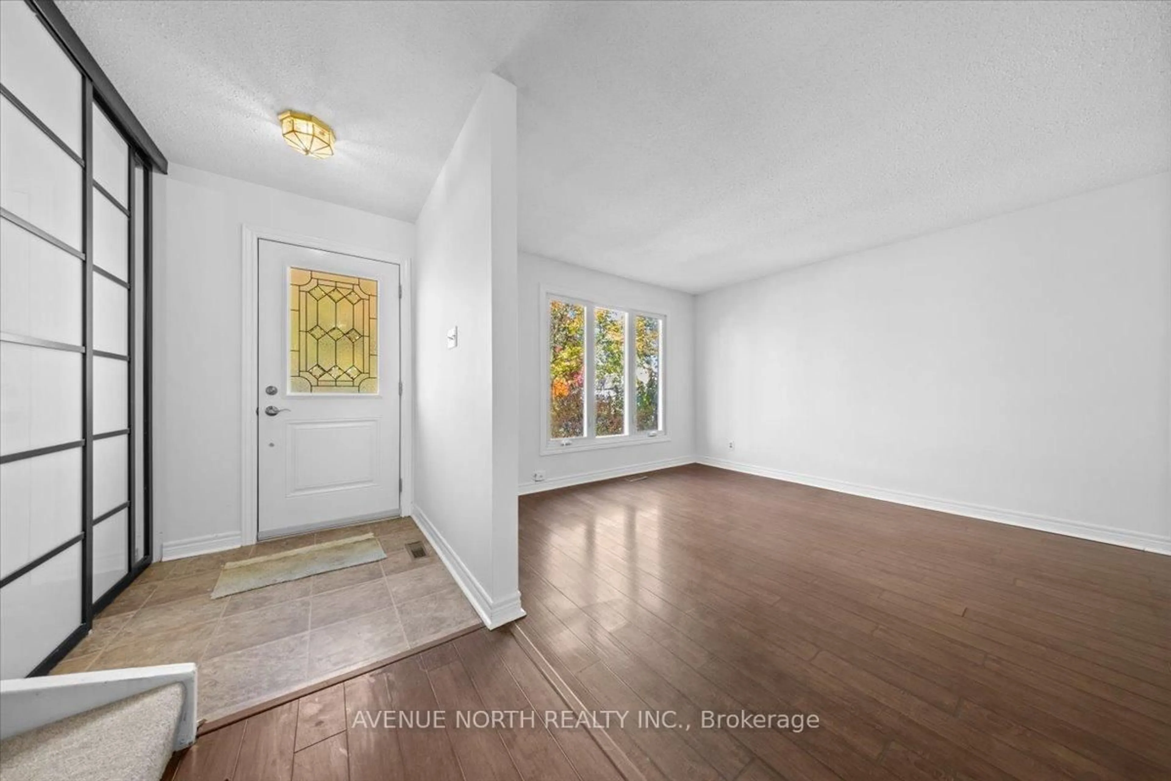 Indoor entryway for 306 Elderberry Terr, Ottawa Ontario K1E 1Z1