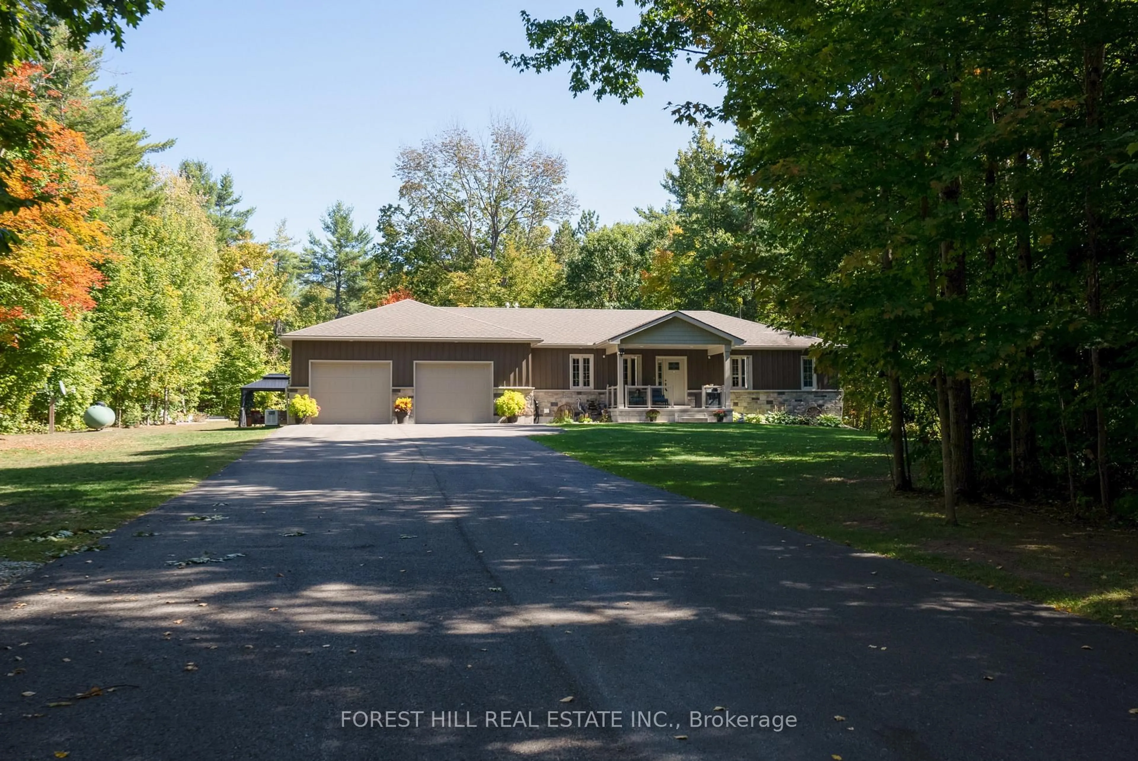 A pic from outside/outdoor area/front of a property/back of a property/a pic from drone, unknown for 1025 TOWER Cres, Gravenhurst Ontario P0E 1G0