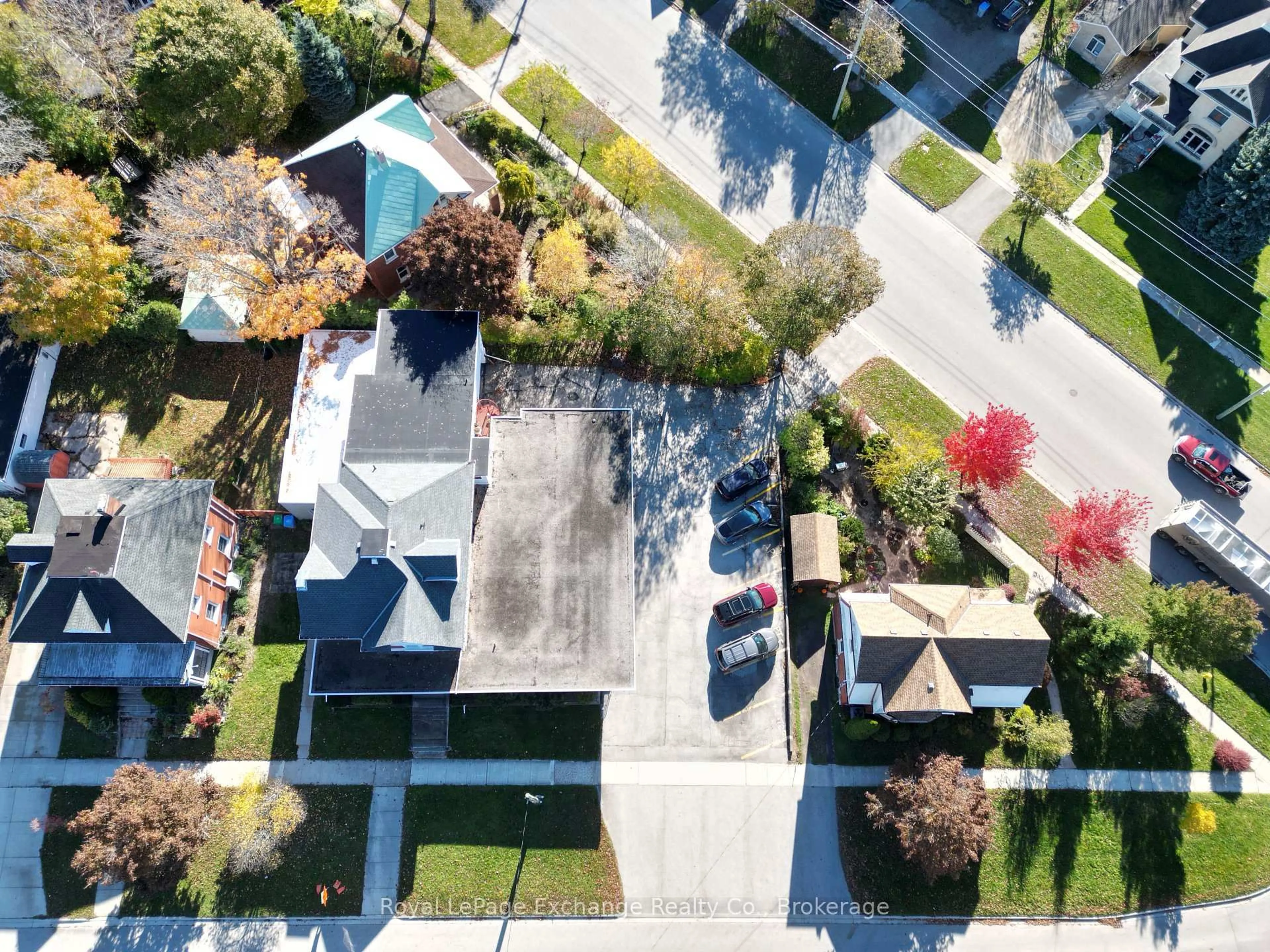 A pic from outside/outdoor area/front of a property/back of a property/a pic from drone, street for 77 Montreal St, Goderich Ontario N7A 2G5