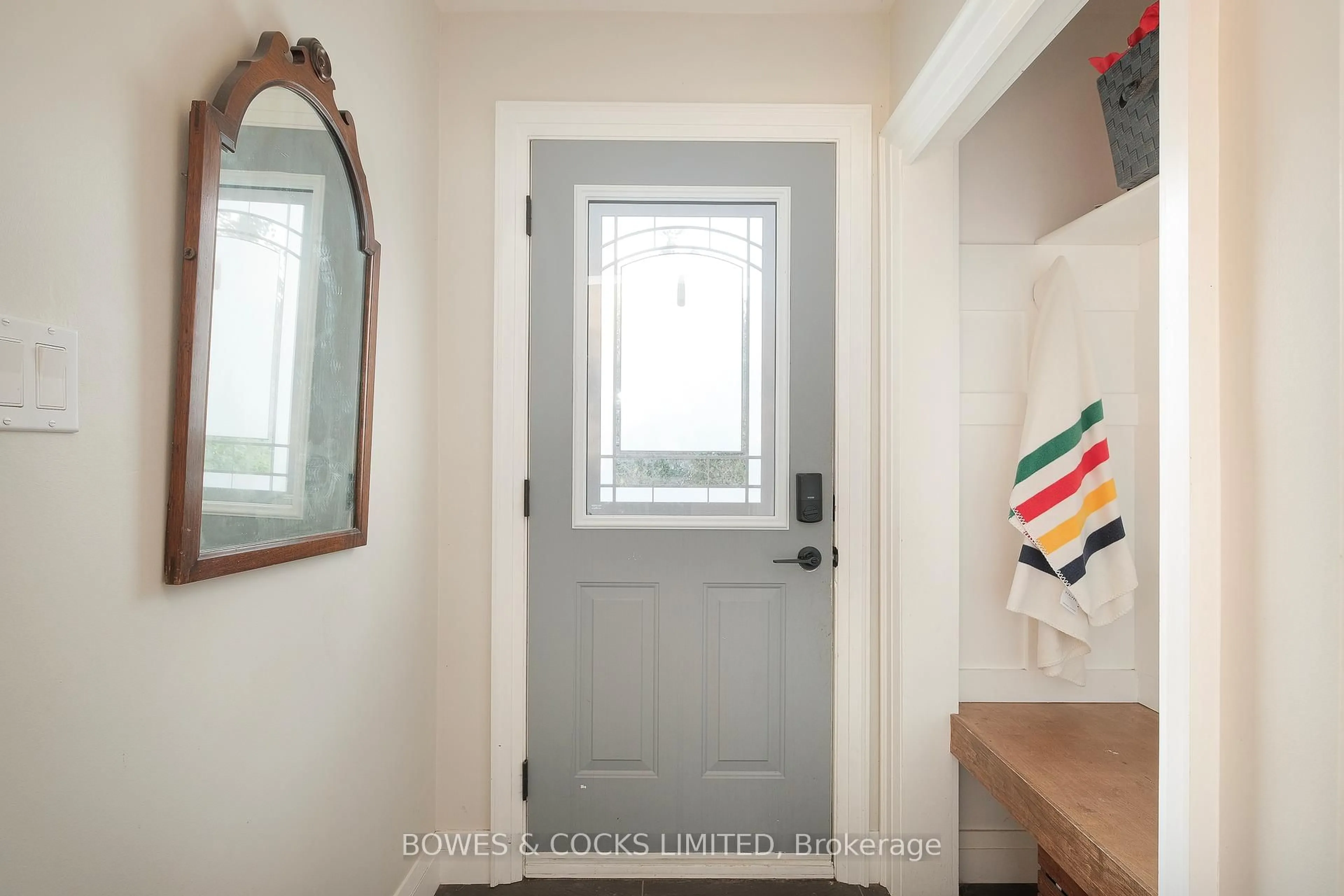 Indoor entryway for 1462 Westbrook Dr, Peterborough Ontario K9J 6R4