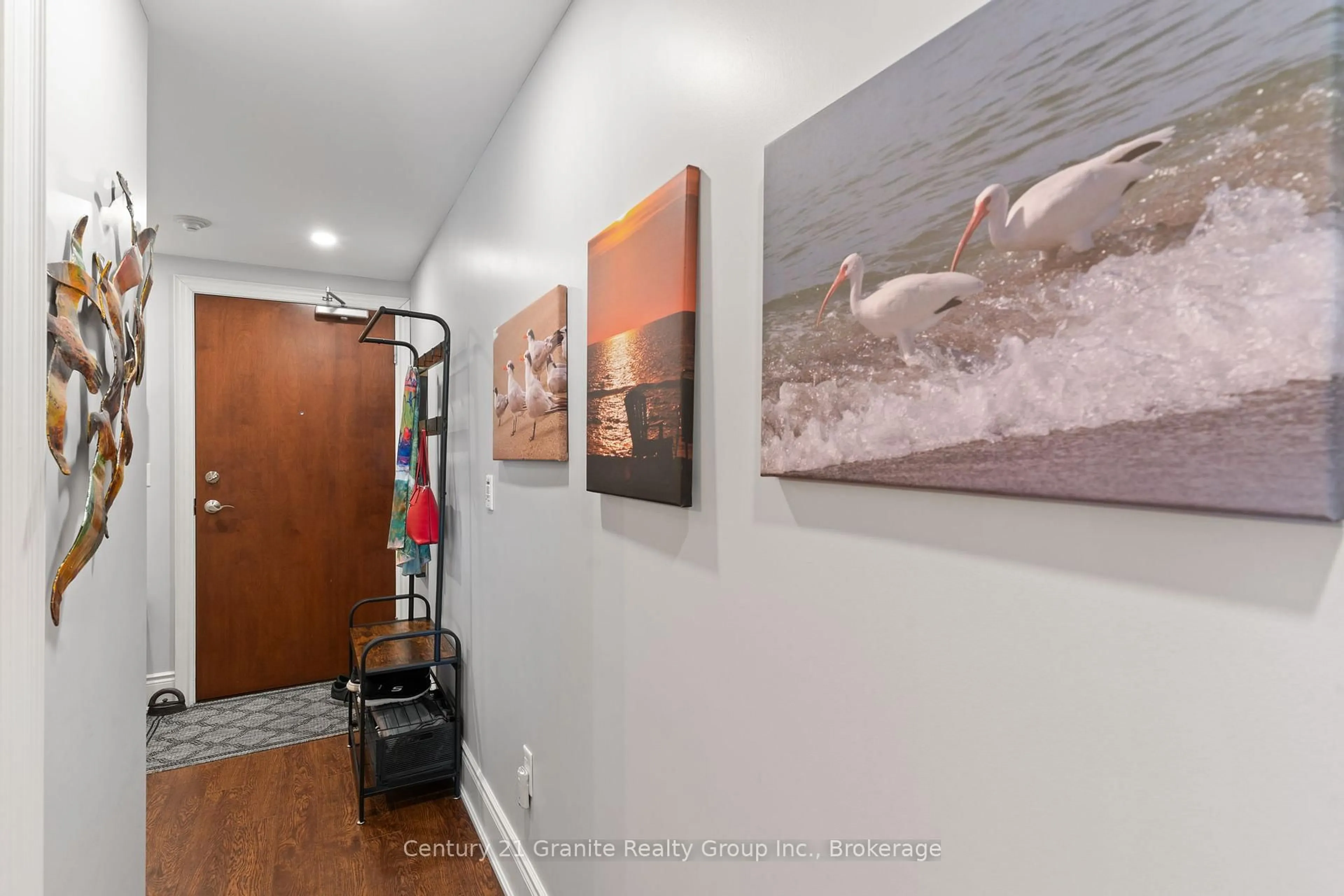 Indoor entryway for 9 Newcastle St #104, Minden Hills Ontario K0M 2K0