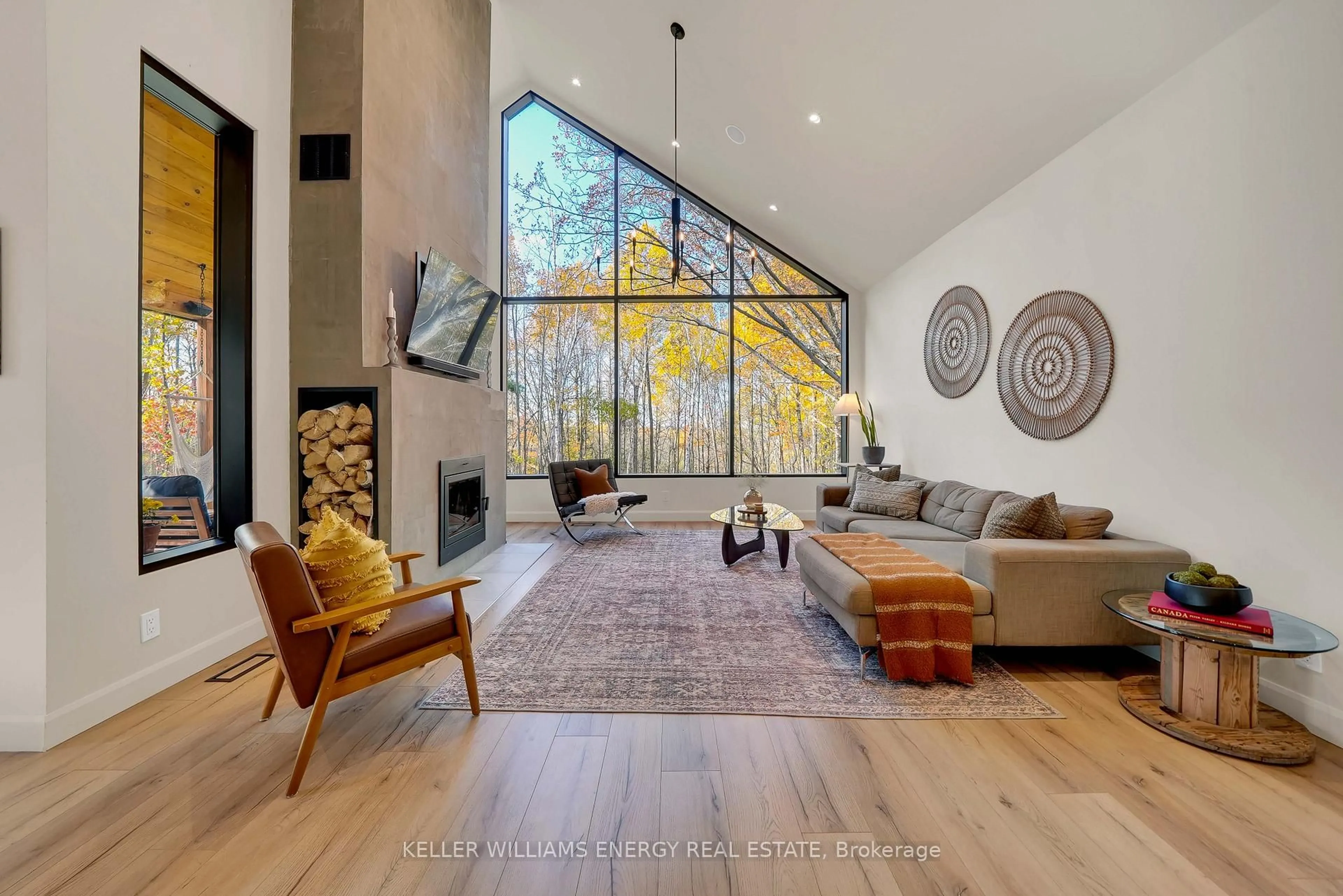 Living room with furniture, unknown for 17 New Pierce Dr, Stirling Ontario K0K 3E0