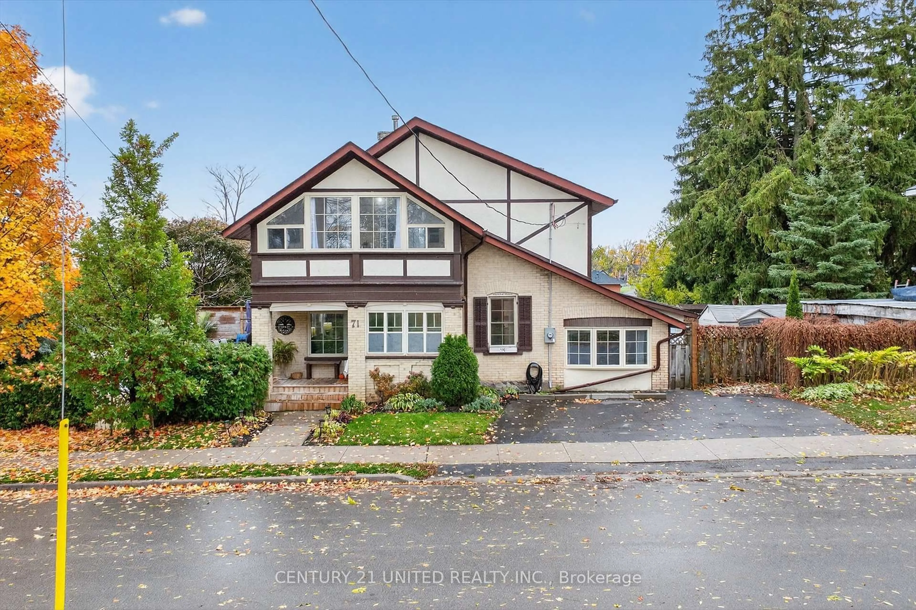 Home with vinyl exterior material, street for 71 Bond St, Kawartha Lakes Ontario K9V 3R5