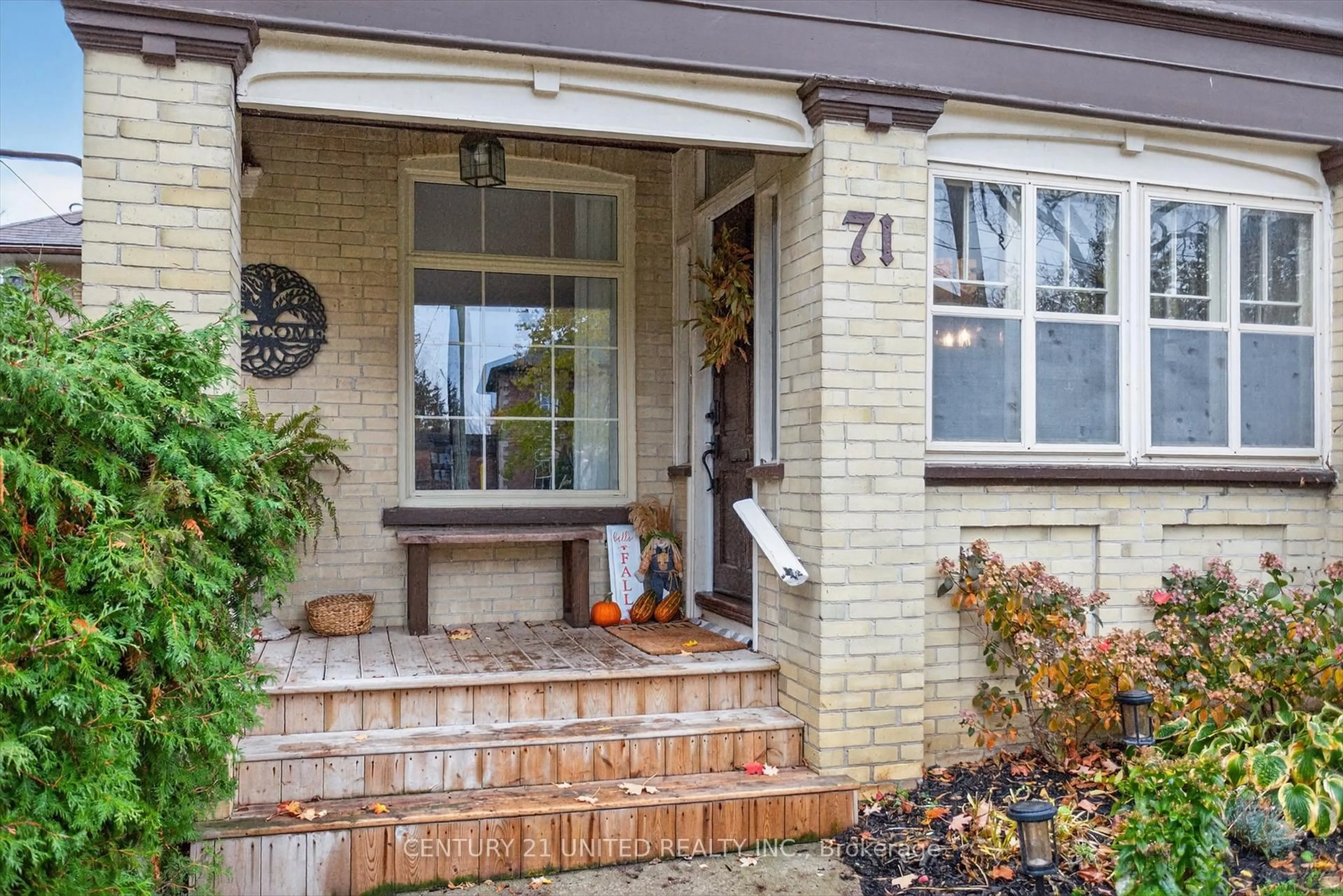 Home with brick exterior material, street for 71 Bond St, Kawartha Lakes Ontario K9V 3R5