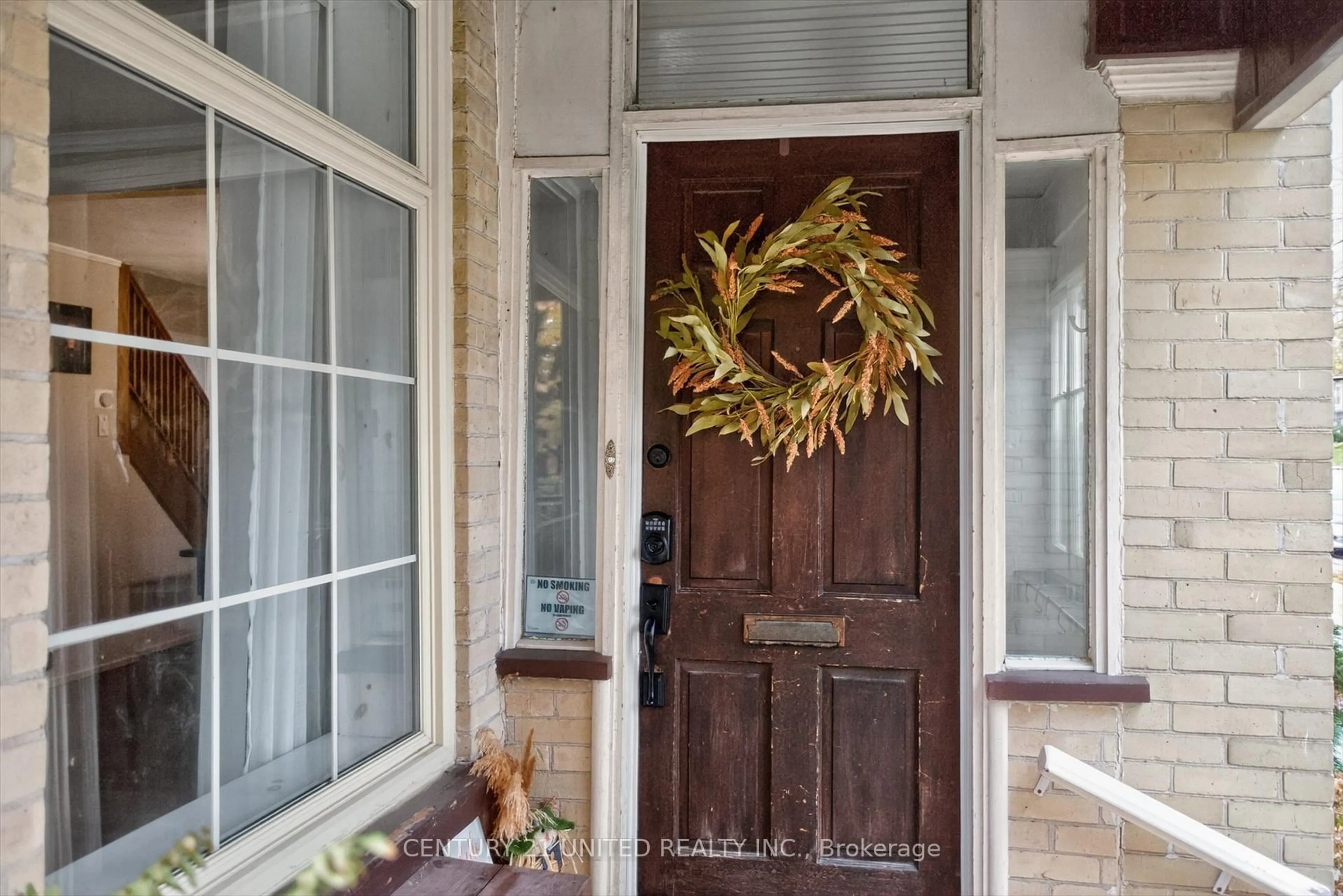 Indoor entryway for 71 Bond St, Kawartha Lakes Ontario K9V 3R5