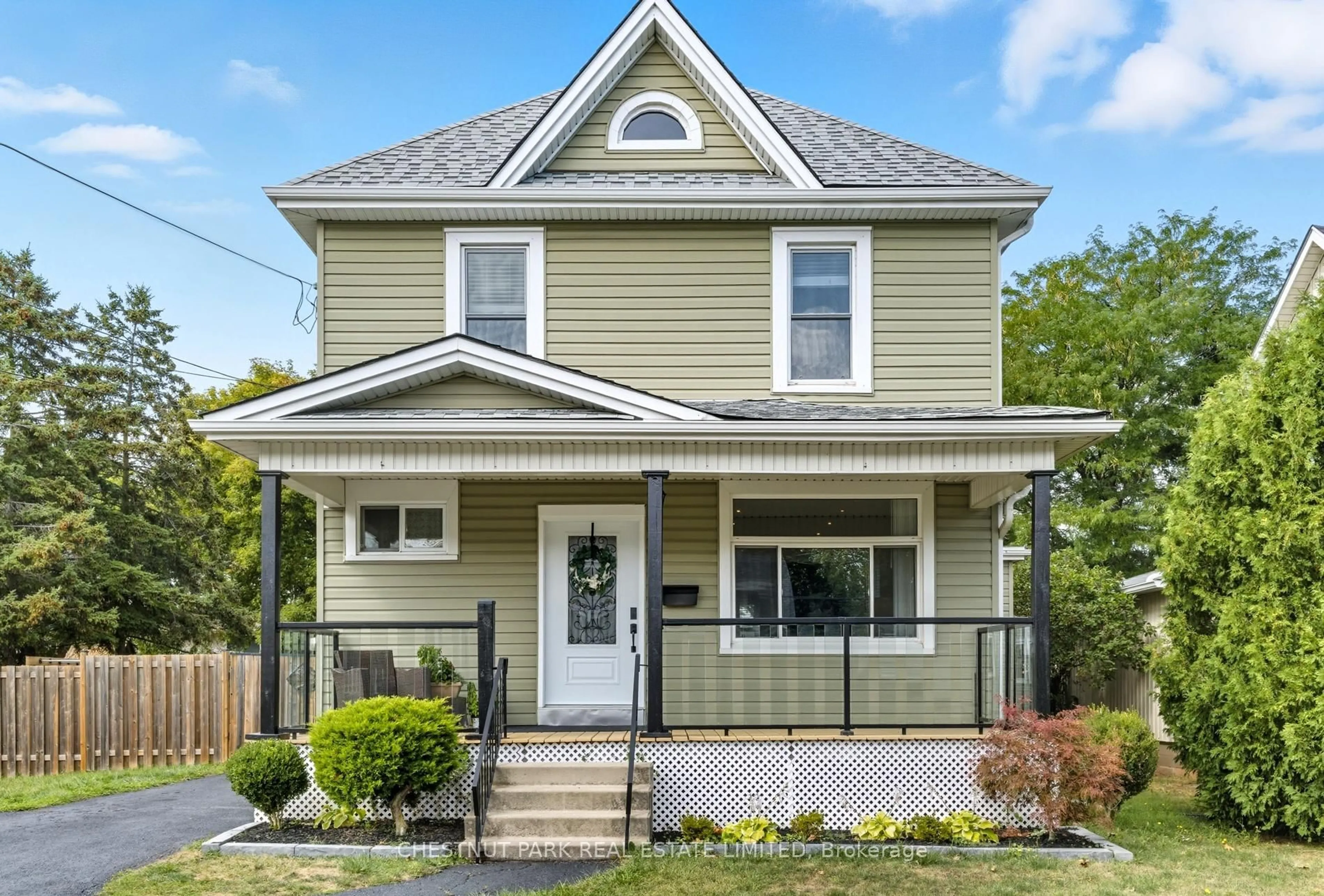 Home with vinyl exterior material, street for 11 Fairview Rd, Grimsby Ontario L3M 3L1