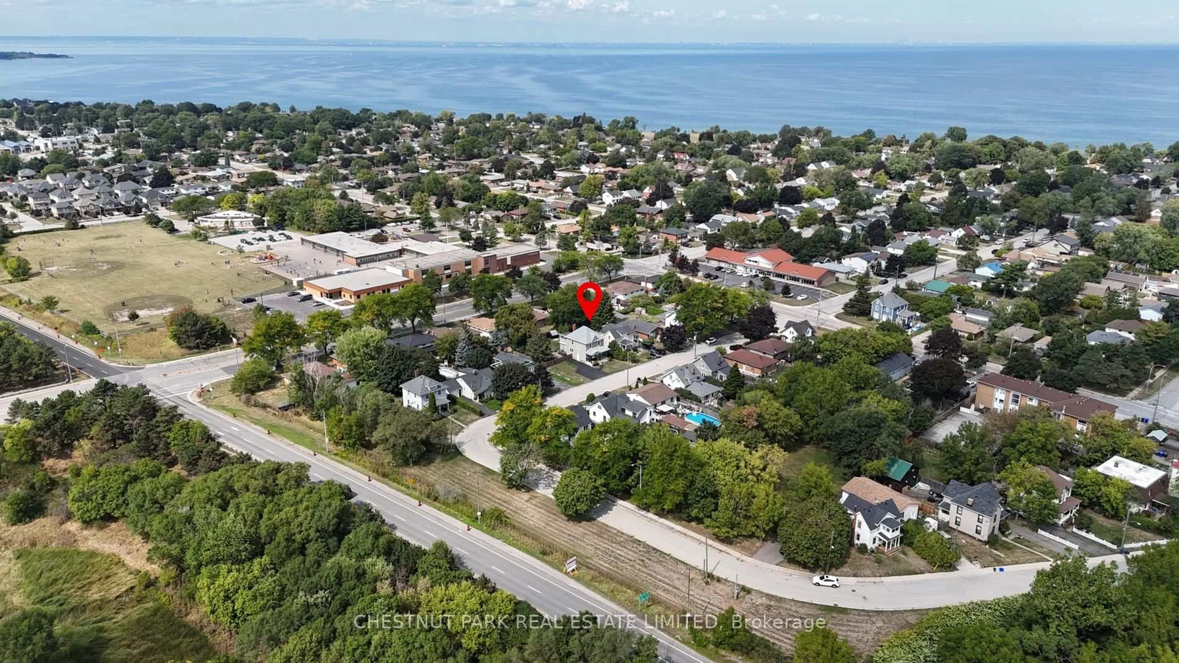 A pic from outside/outdoor area/front of a property/back of a property/a pic from drone, water/lake/river/ocean view for 11 Fairview Rd, Grimsby Ontario L3M 3L1