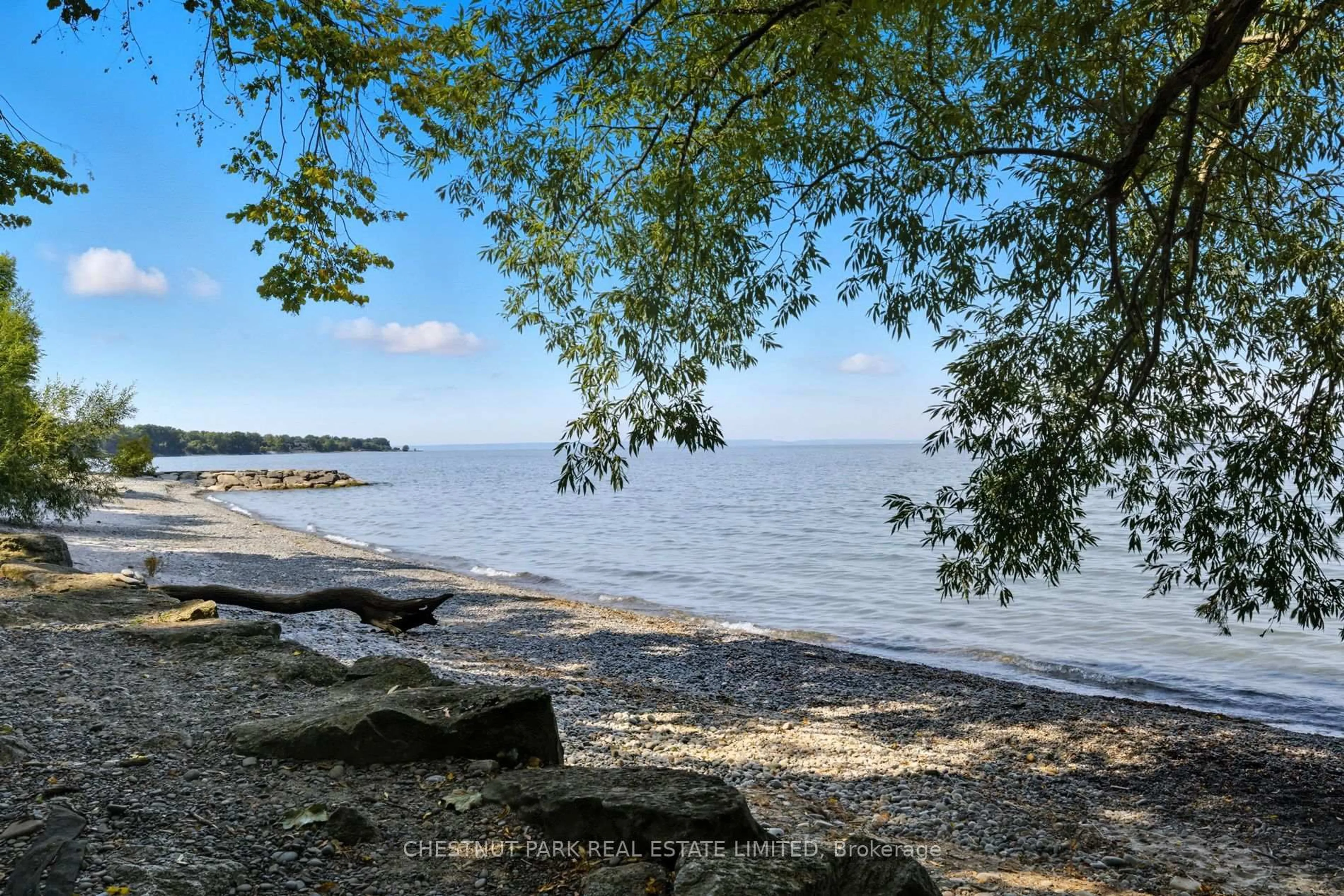 Patio, water/lake/river/ocean view for 11 Fairview Rd, Grimsby Ontario L3M 3L1