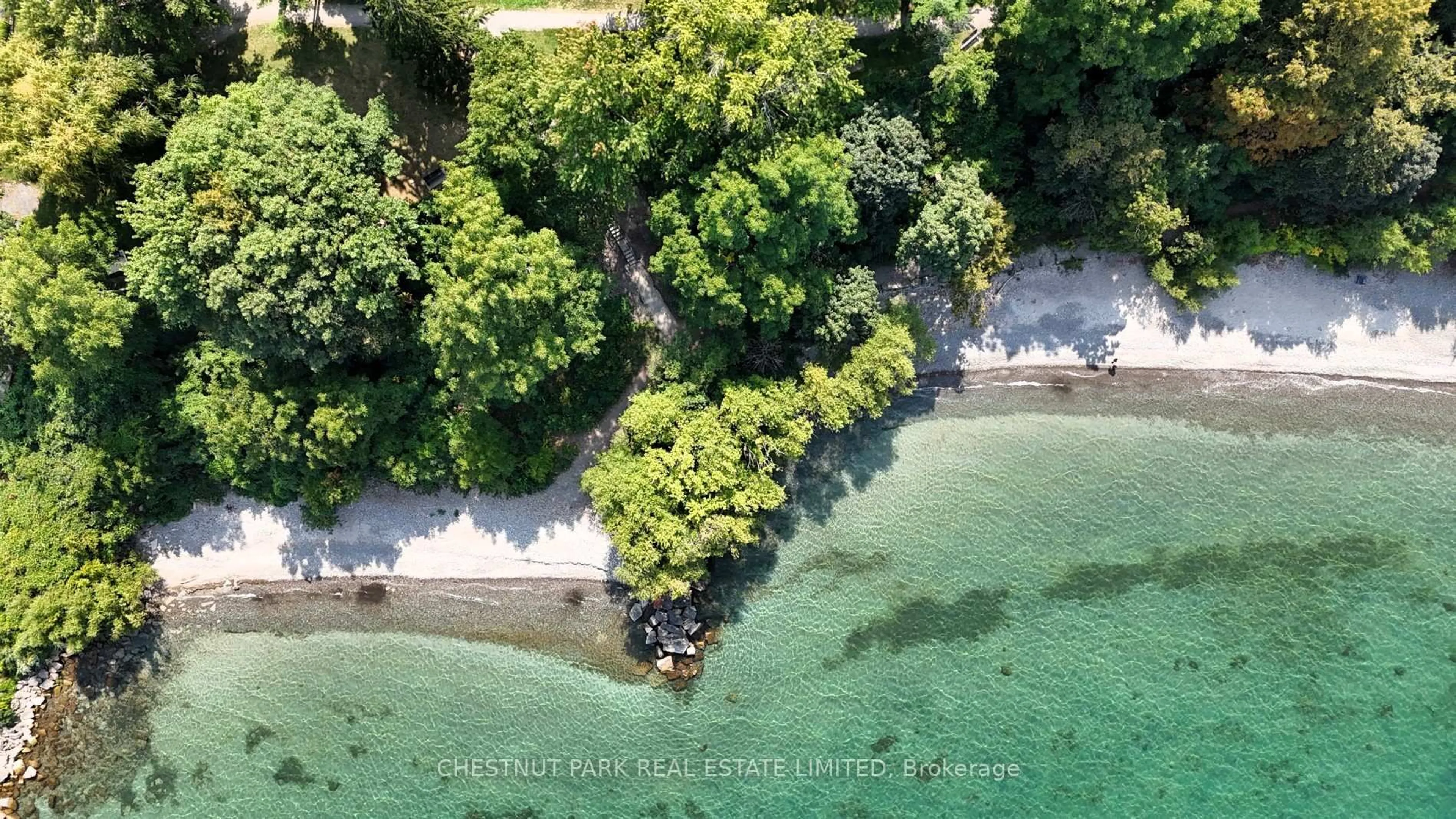 A pic from outside/outdoor area/front of a property/back of a property/a pic from drone, water/lake/river/ocean view for 11 Fairview Rd, Grimsby Ontario L3M 3L1