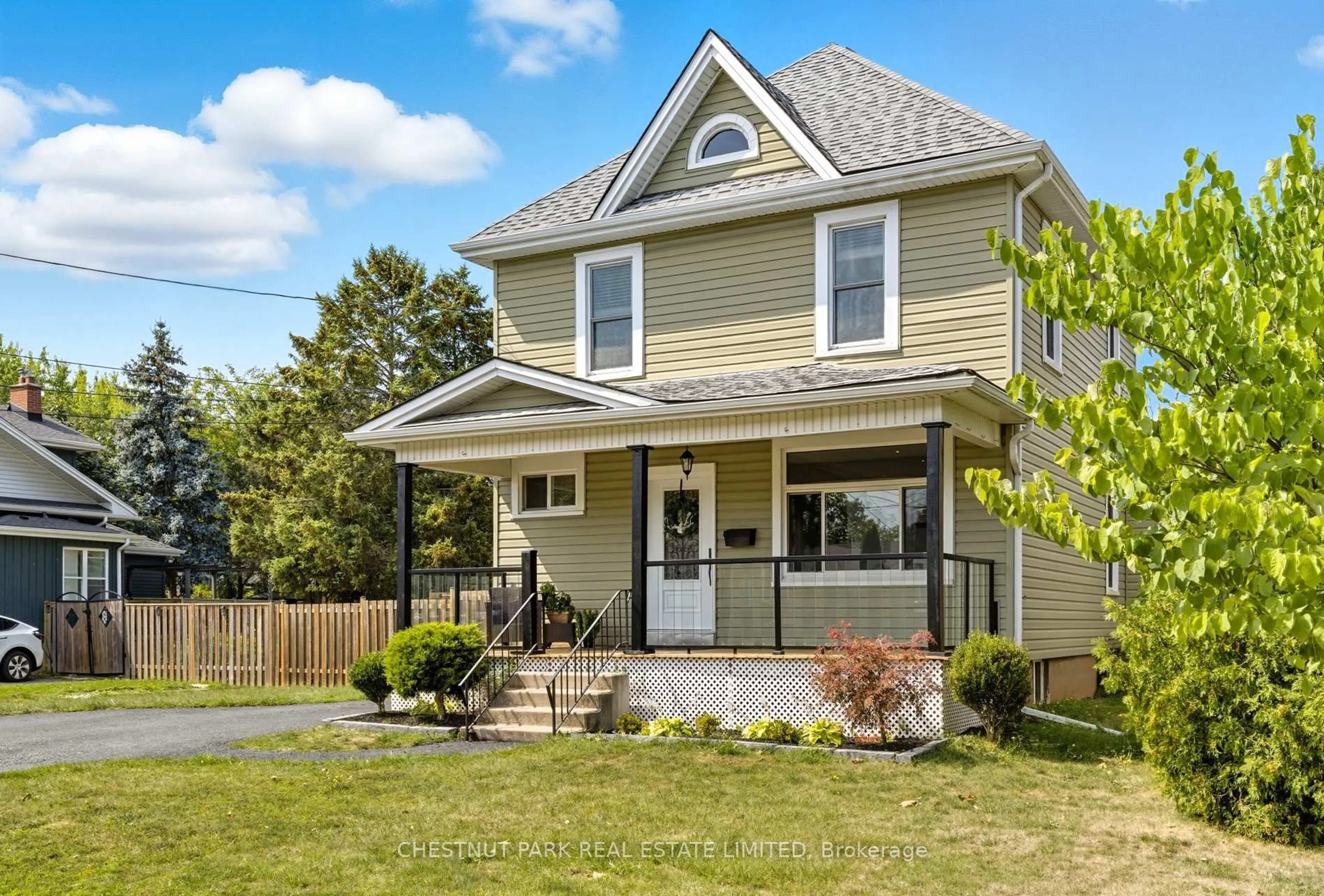 Home with vinyl exterior material, street for 11 Fairview Rd, Grimsby Ontario L3M 3L1