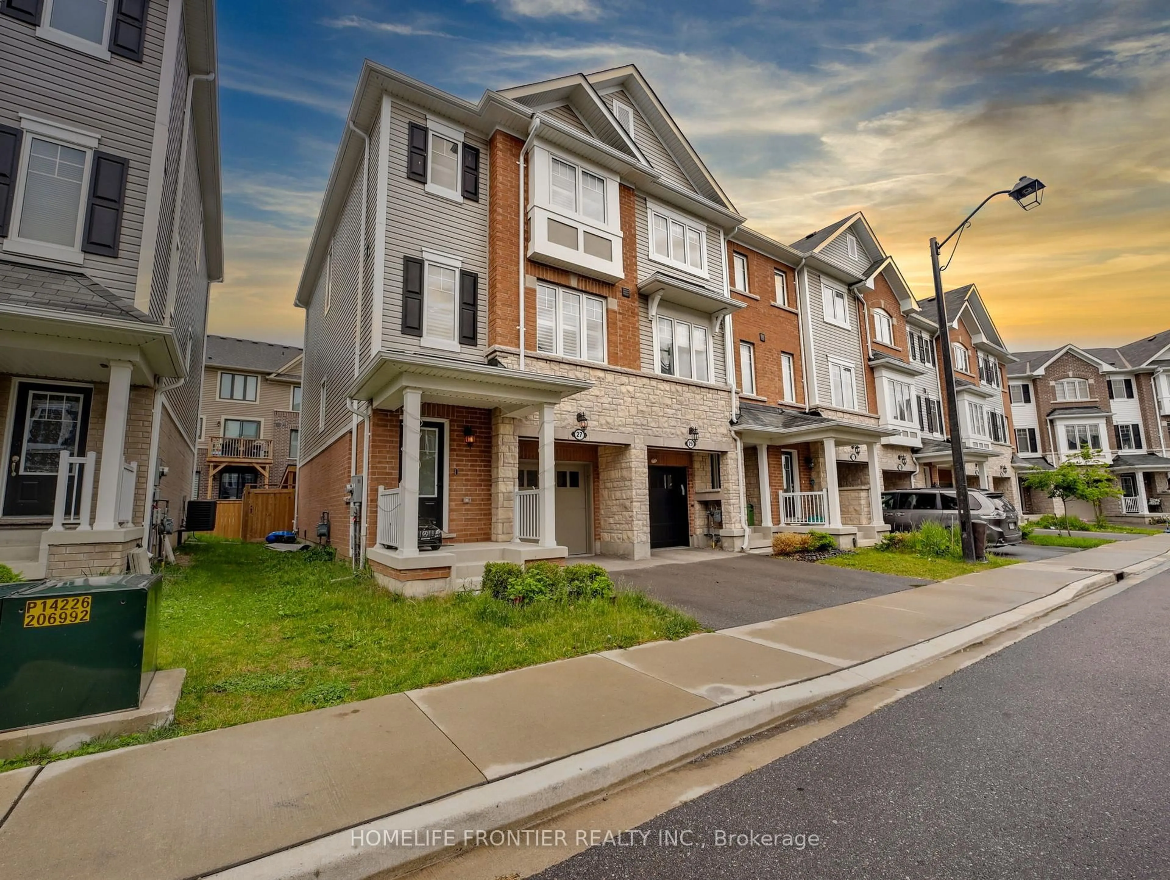 A pic from outside/outdoor area/front of a property/back of a property/a pic from drone, street for 27 Rapids Lane, Hamilton Ontario L8K 5J3