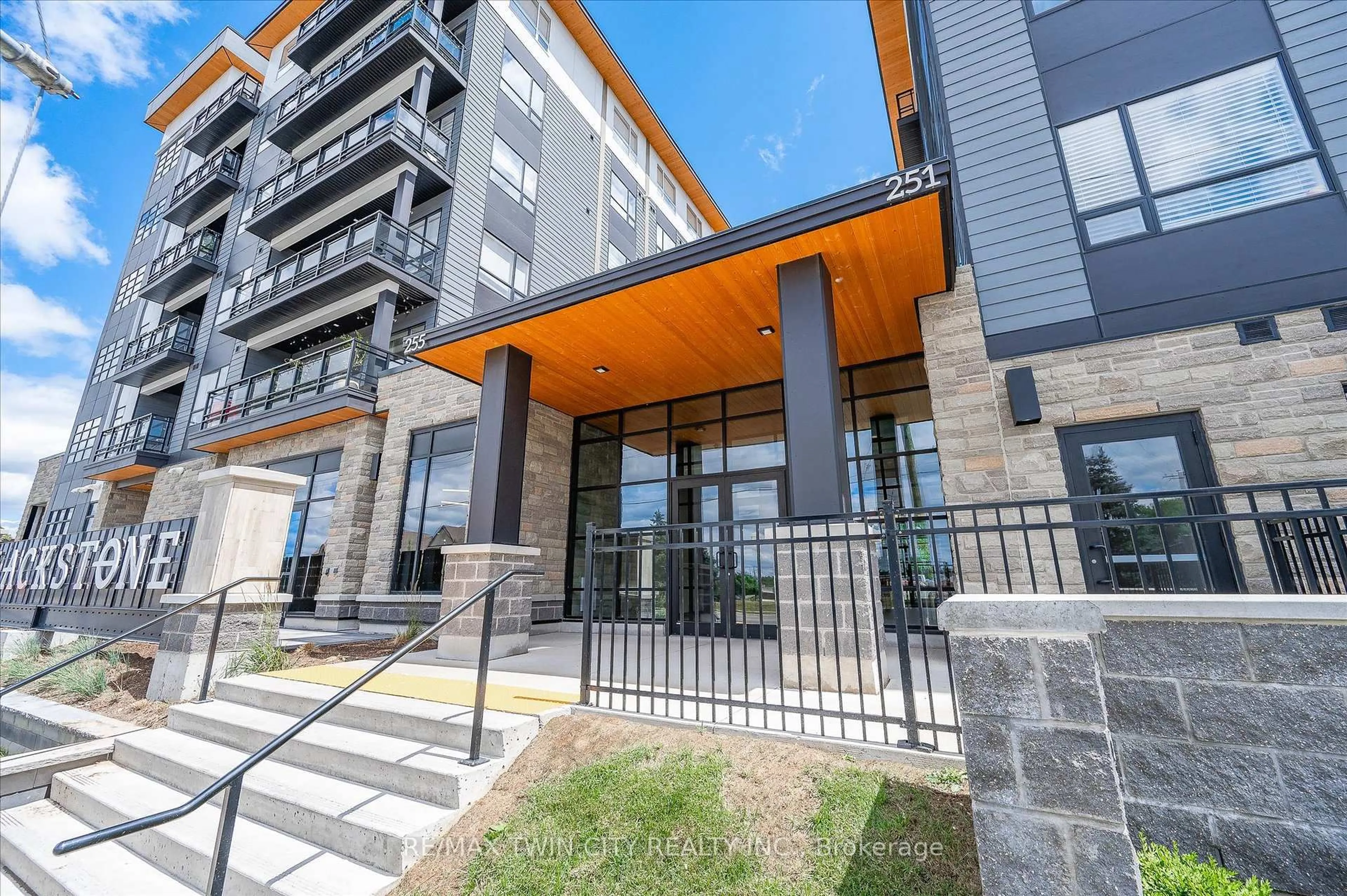 Patio, building for 251 NORTHFIELD Dr #609, Waterloo Ontario N2K 0G9