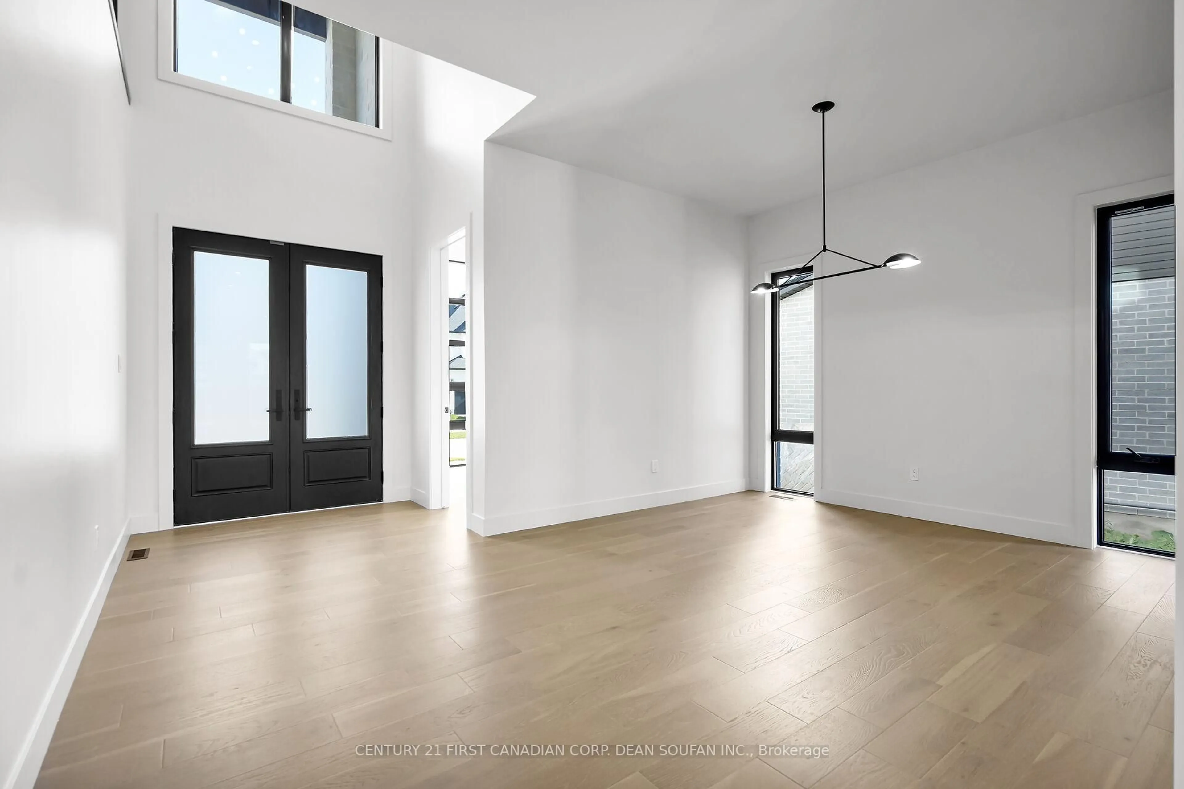 Indoor foyer for 7238 SILVER CREEK Circ, London South Ontario N6P 0G9