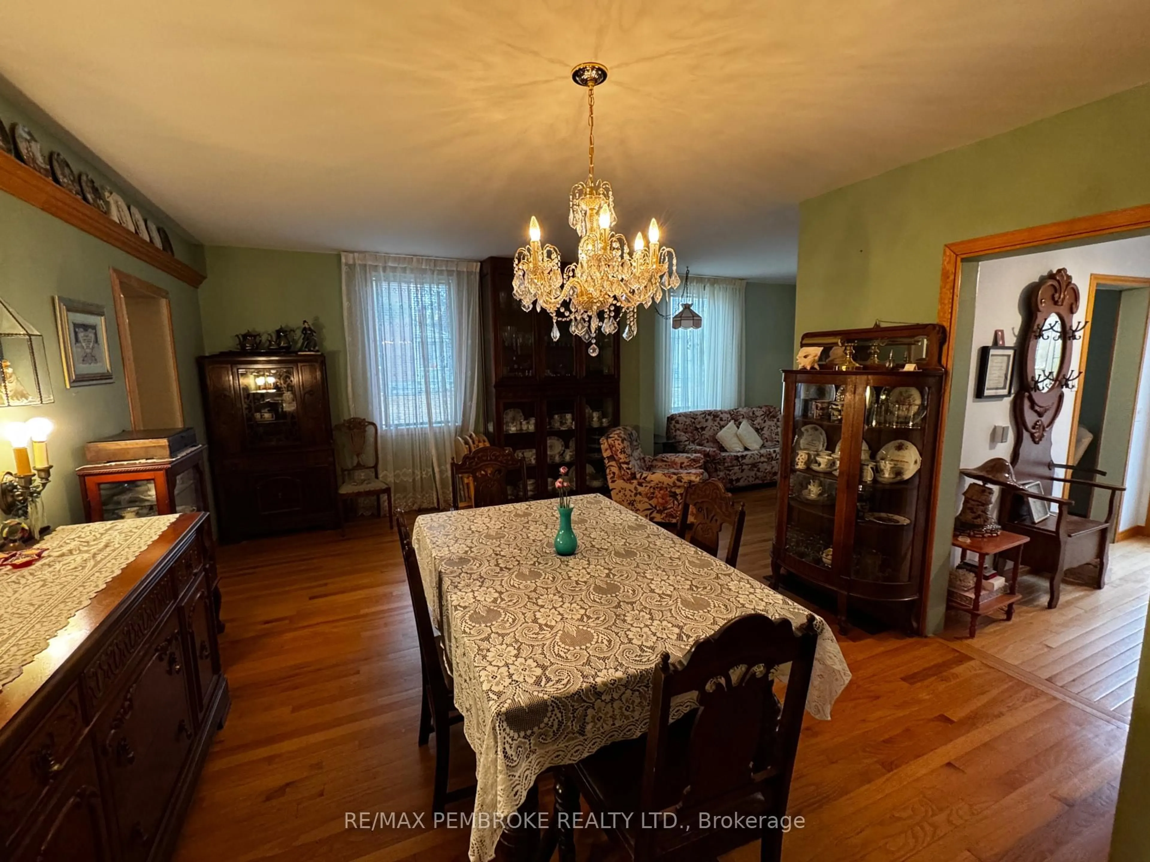 Dining room, unknown for 580 Miller St, Pembroke Ontario K8A 5Z9