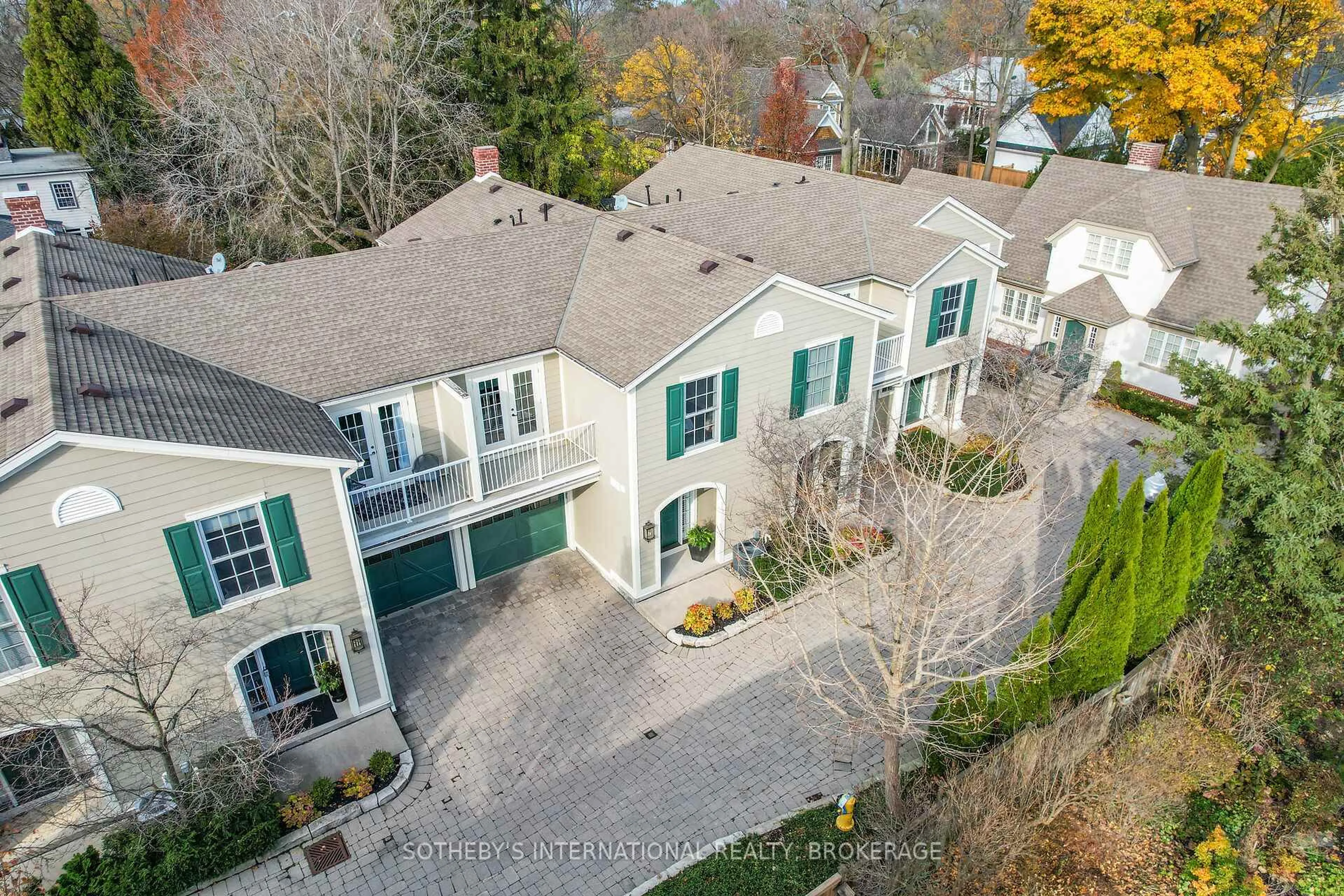 A pic from outside/outdoor area/front of a property/back of a property/a pic from drone, street for 175 Queen St #4, Niagara-on-the-Lake Ontario L0S 1J0