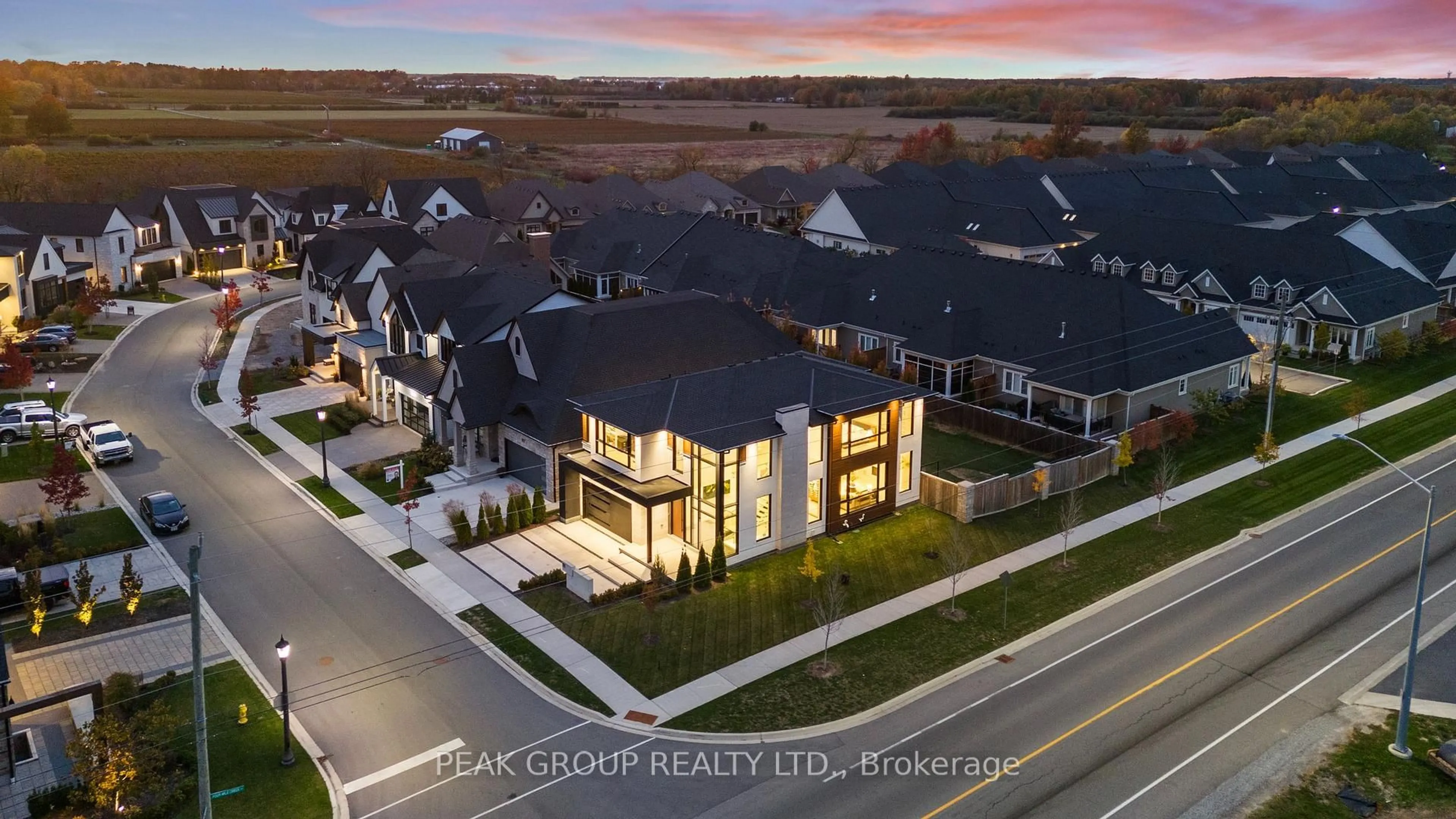 A pic from outside/outdoor area/front of a property/back of a property/a pic from drone, unknown for 111 Millpond Rd, Niagara-on-the-Lake Ontario L0S 1J1