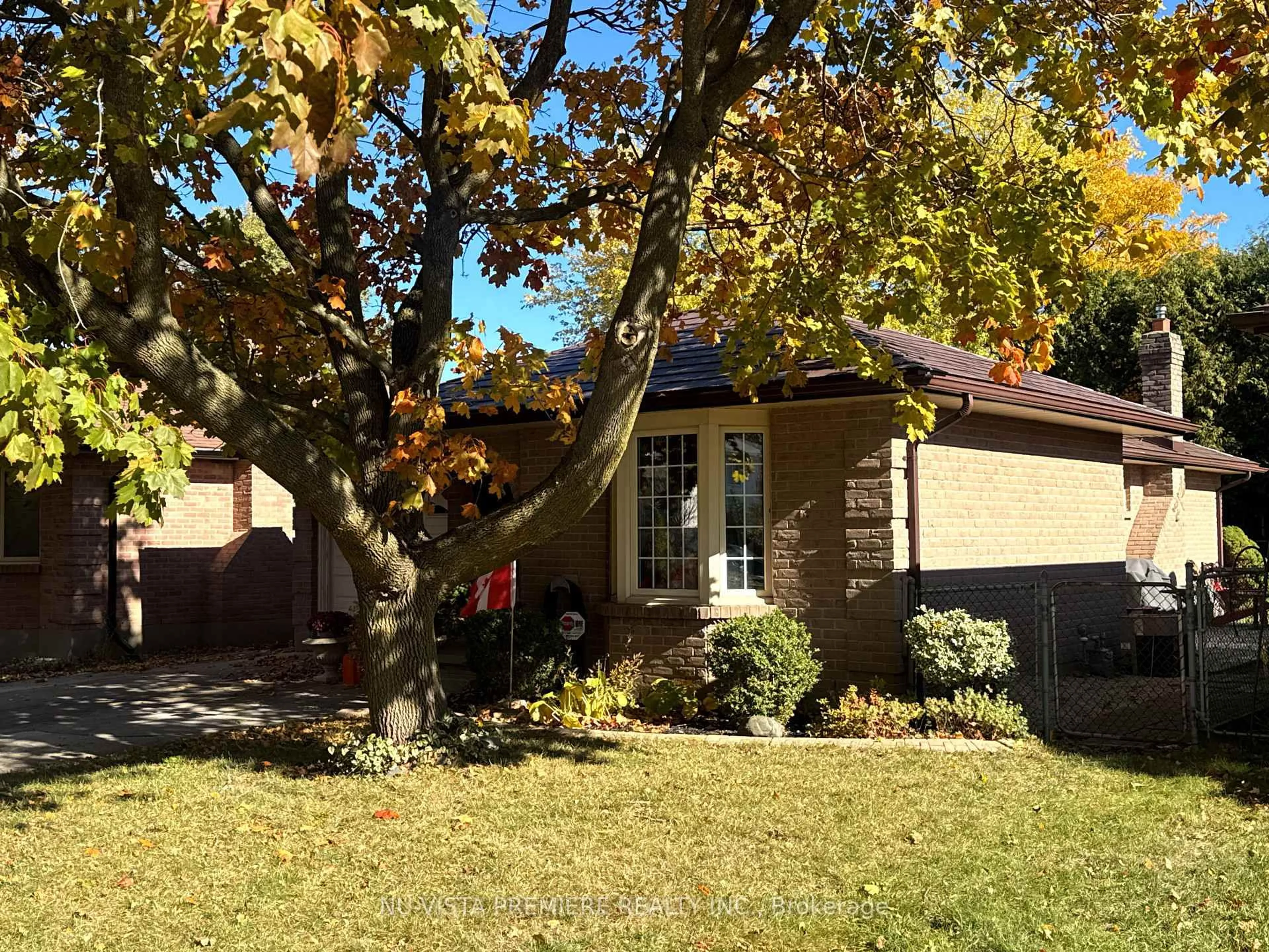 A pic from outside/outdoor area/front of a property/back of a property/a pic from drone, street for 1446 Aldersbrook Rd, London North Ontario N6G 3V7