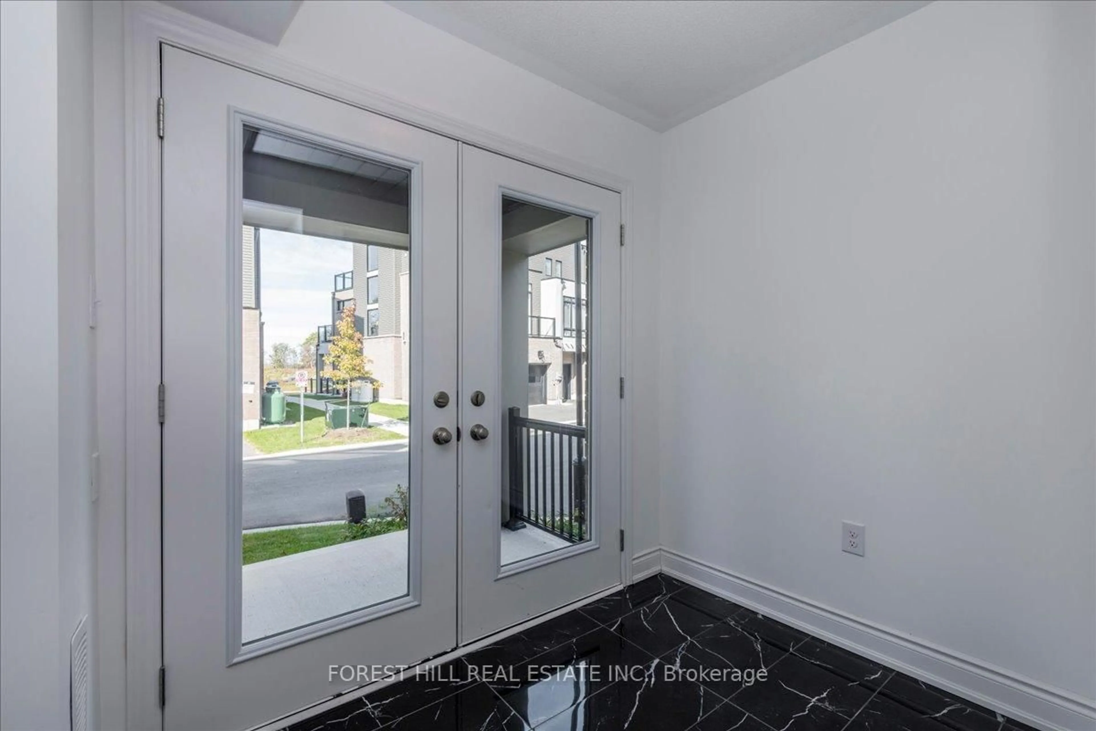 Indoor entryway for 119 Marina Village Dr, Georgian Bay Ontario L0K 1S0