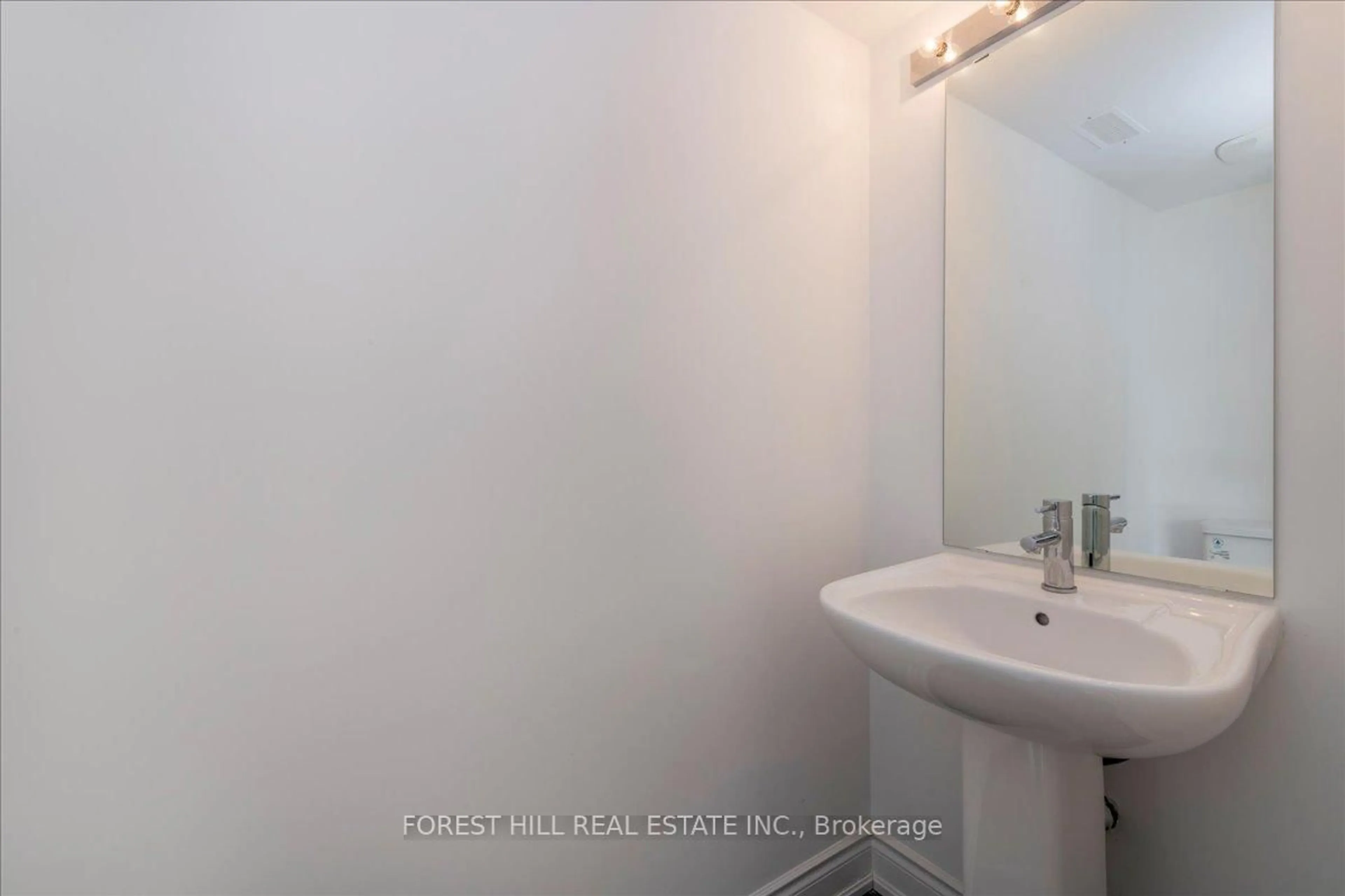 Standard bathroom, floor is not visible for 119 Marina Village Dr, Georgian Bay Ontario L0K 1S0