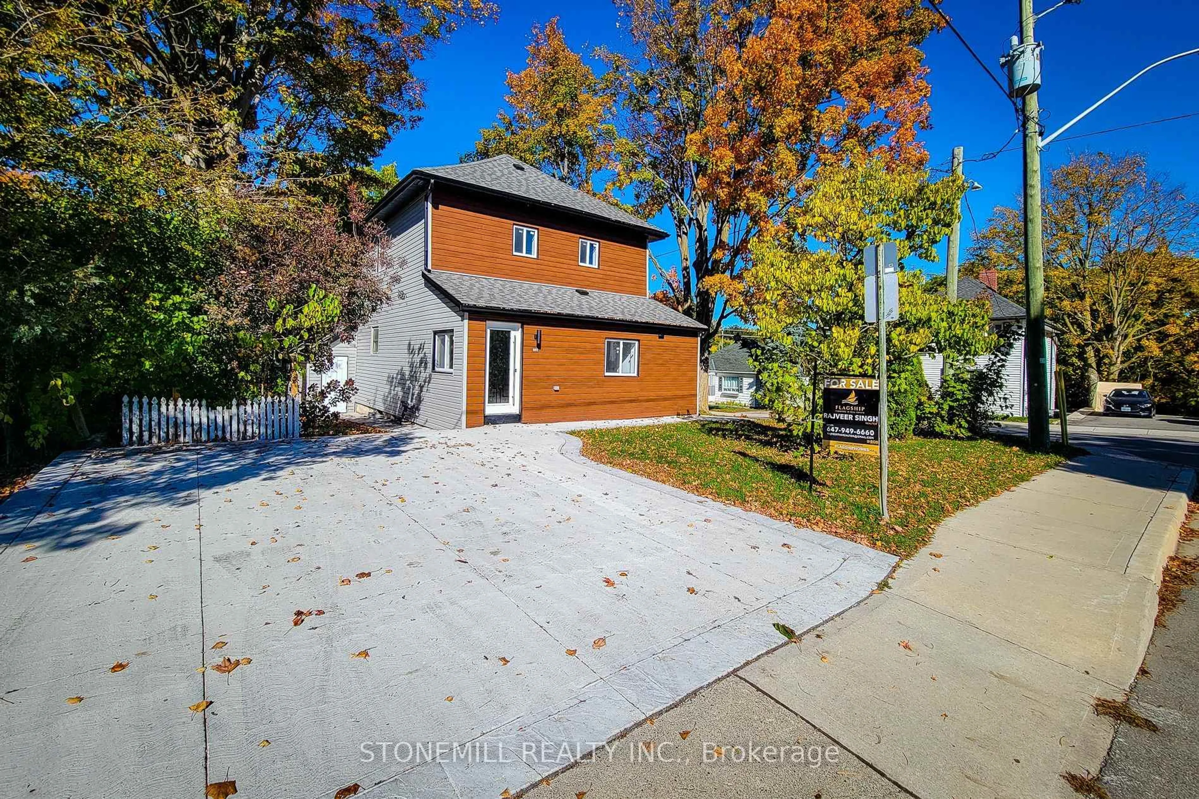 Unknown for 727 College Ave, Woodstock Ontario N4S 2C7