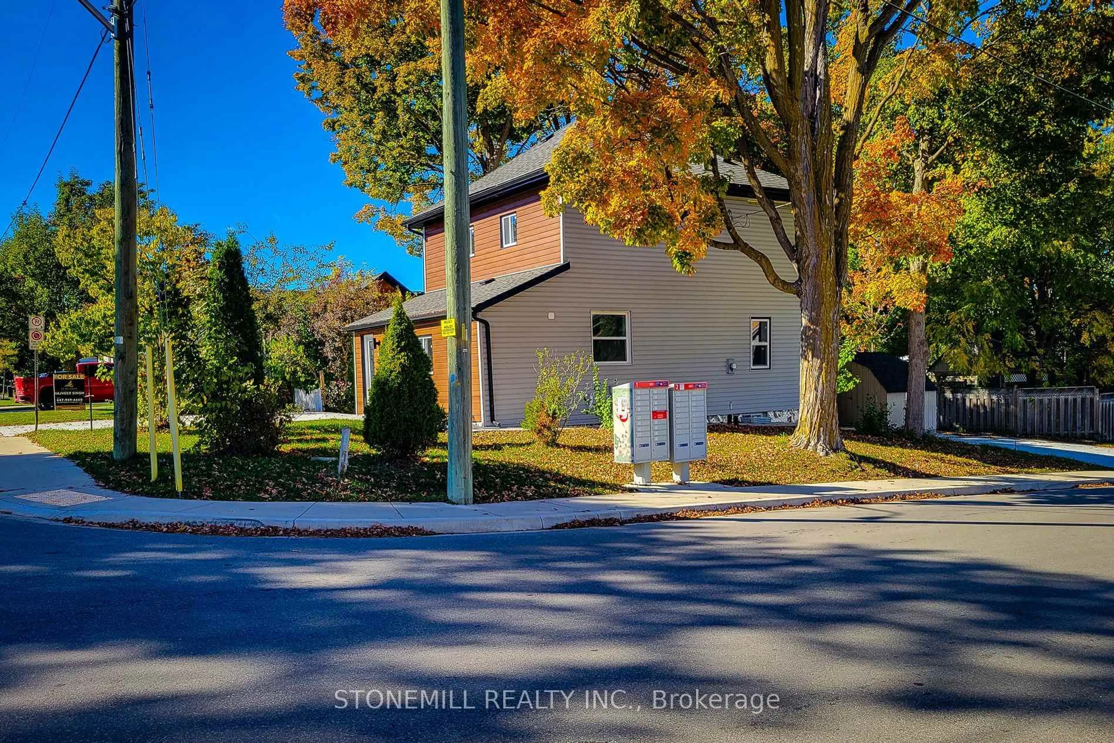 Unknown for 727 College Ave, Woodstock Ontario N4S 2C7