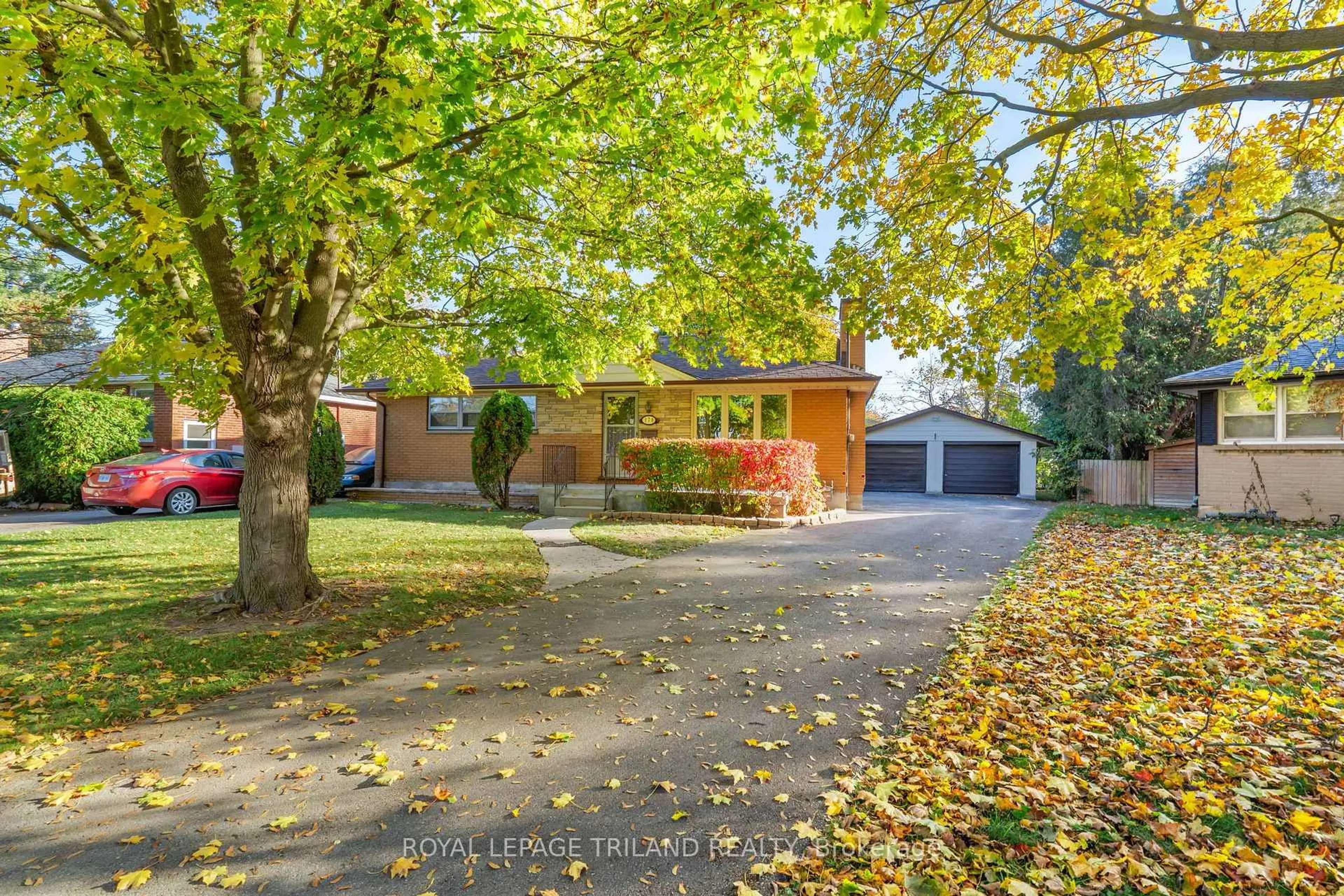 A pic from outside/outdoor area/front of a property/back of a property/a pic from drone, street for 178 Kirkland Cres, London East Ontario N5W 5C1
