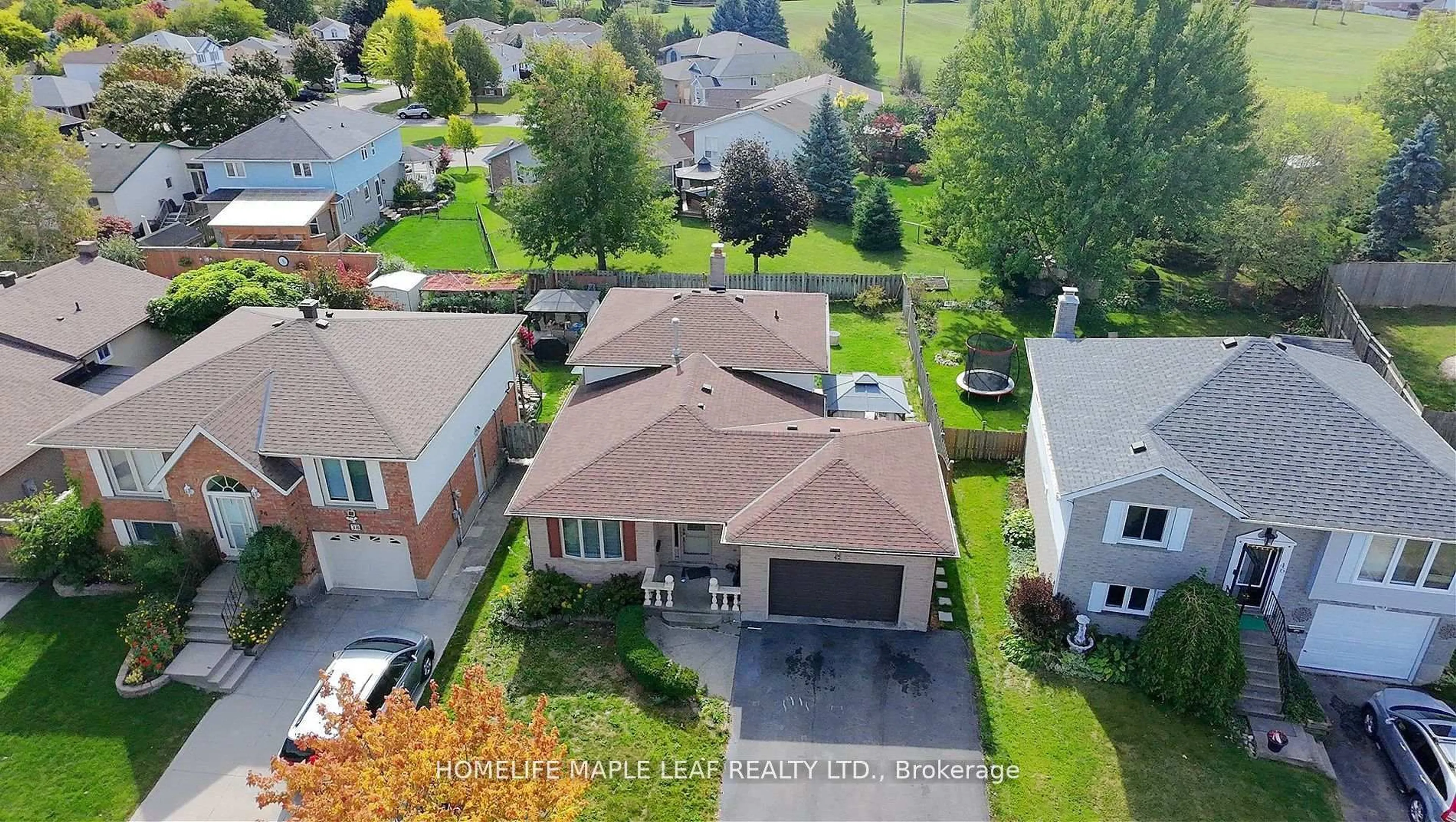 A pic from outside/outdoor area/front of a property/back of a property/a pic from drone, street for 42 Newbury Dr, Kitchener Ontario N2N 2X6