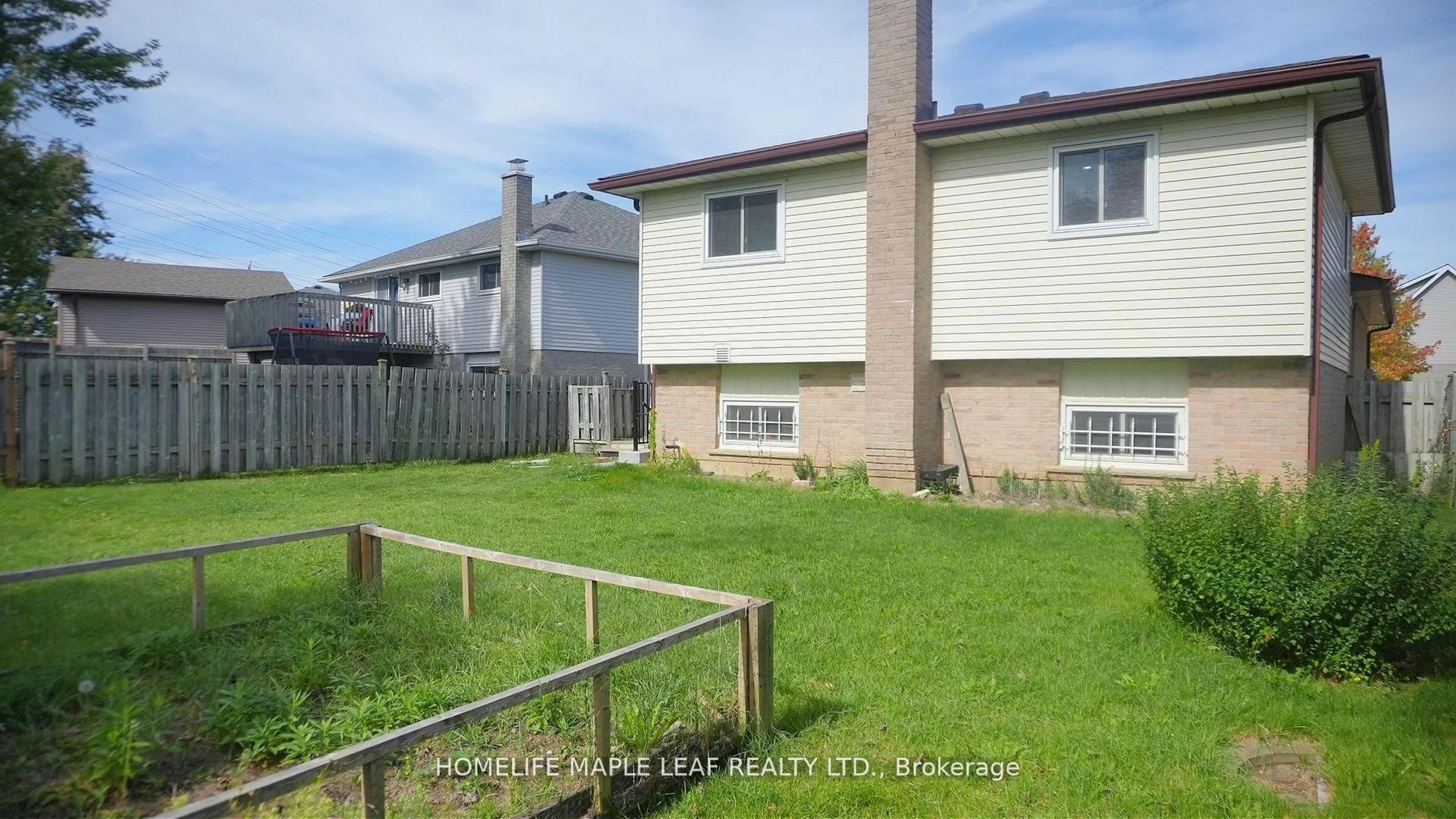 Patio, unknown for 42 Newbury Dr, Kitchener Ontario N2N 2X6