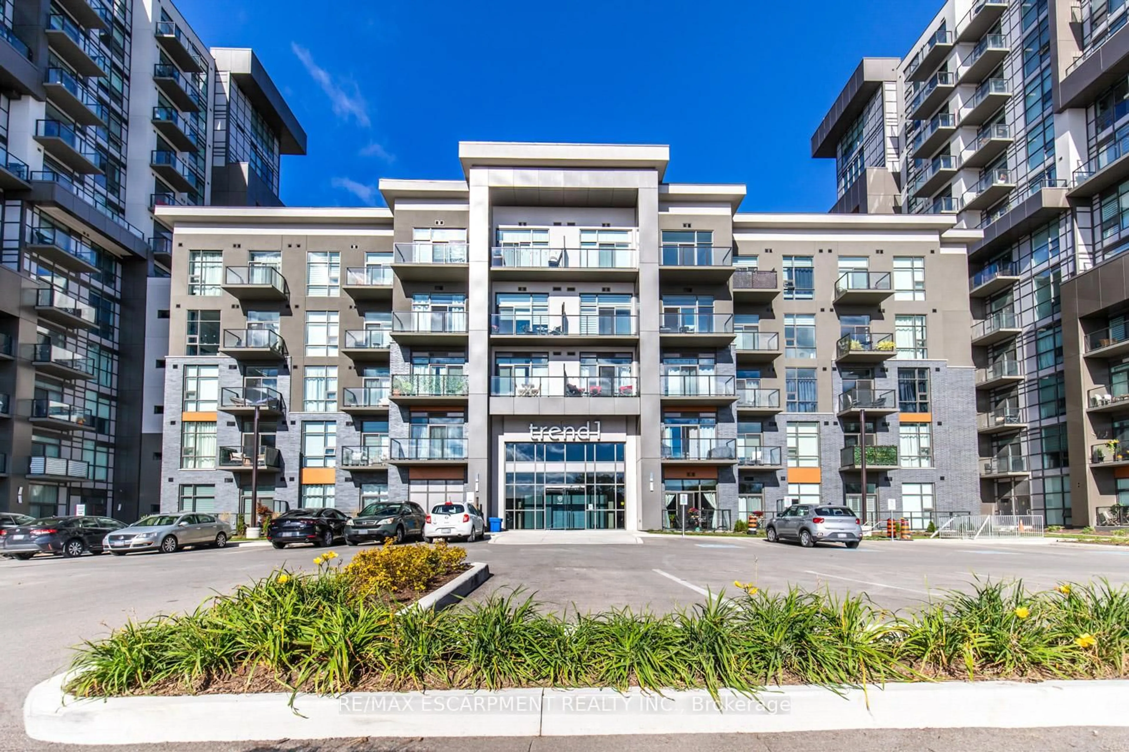 Patio, building for 450 Dundas St #319, Hamilton Ontario L8B 1Z2