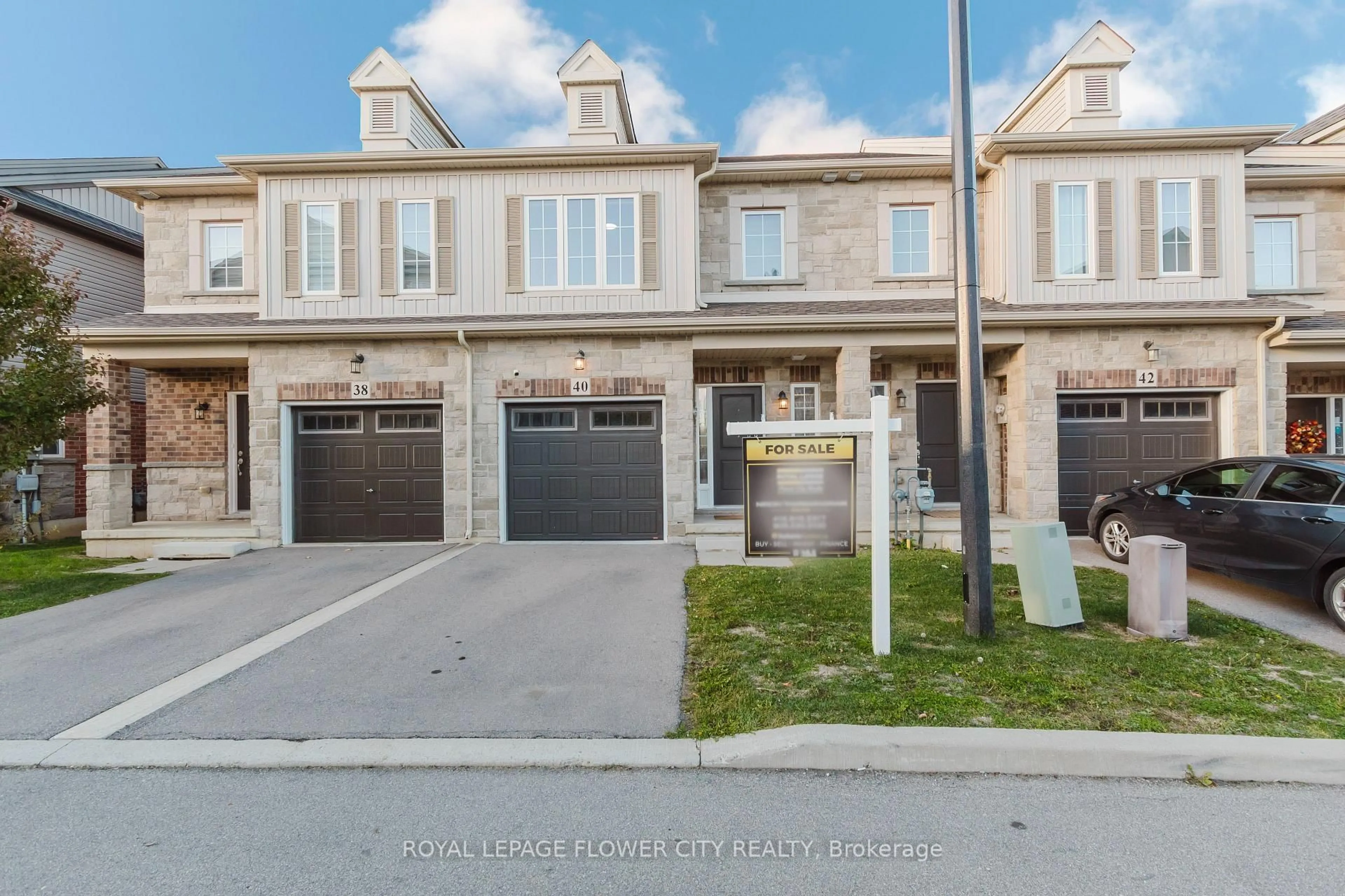 A pic from outside/outdoor area/front of a property/back of a property/a pic from drone, street for 40 Dayman Dr, Hamilton Ontario L9K 0J9