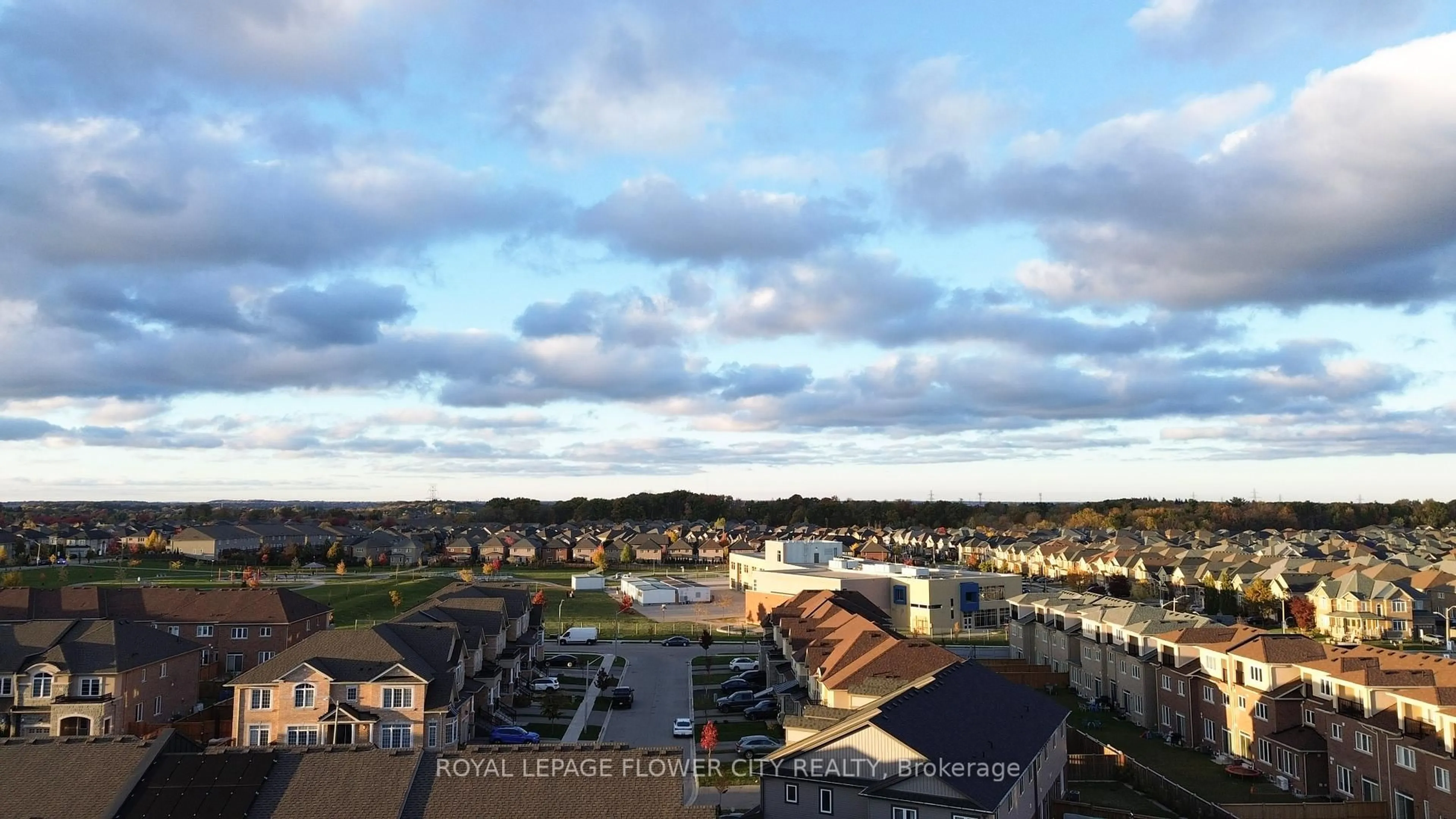 A pic from outside/outdoor area/front of a property/back of a property/a pic from drone, water/lake/river/ocean view for 40 Dayman Dr, Hamilton Ontario L9K 0J9